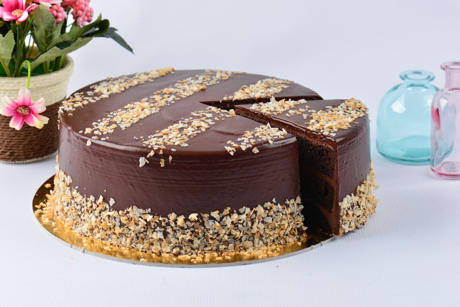 Nikon D610 sample photo. Ferrero rocher cake, cake photography