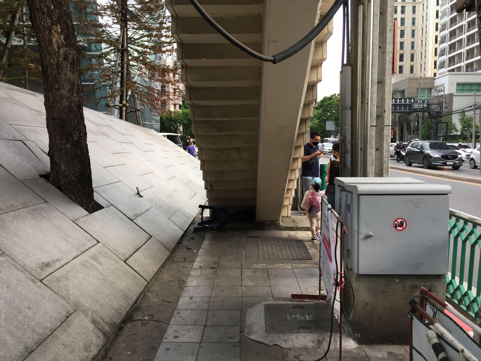 iPhone 6 back camera 4.15mm f/2.2 sample photo. Bridge, pavement, fail photography