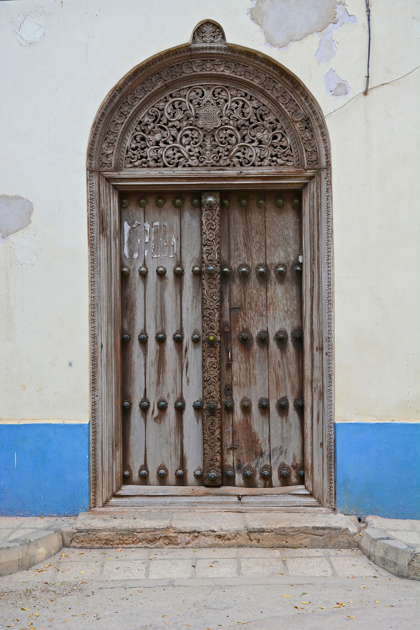 Nikon D7100 sample photo. Door, wooden door, zanzibar photography