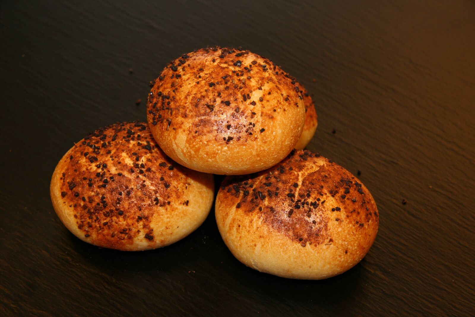 Canon EOS 20D sample photo. Focciaboller, buns, bread photography