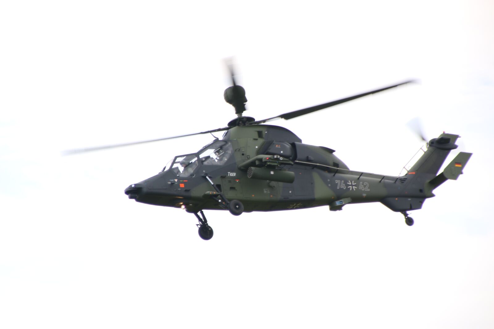Canon EOS 70D sample photo. Helicopter, tiger, gunship photography