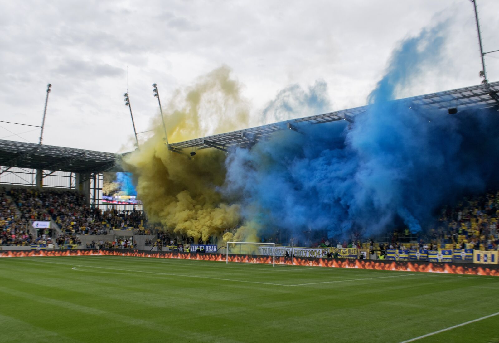 Nikon D3300 sample photo. Dac, dunajska streda, yellow-blue photography
