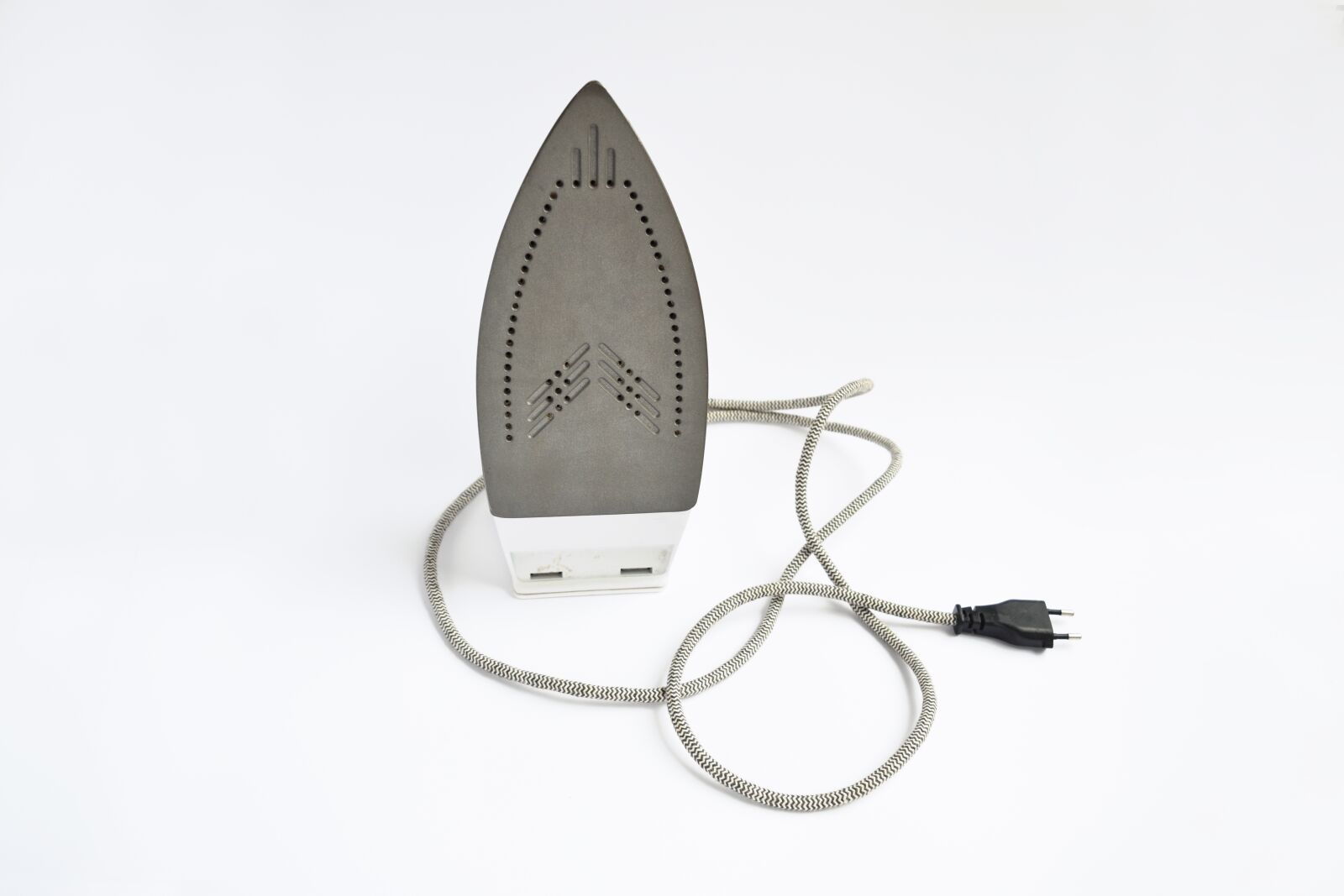 Nikon D3300 sample photo. Iron, ironing, housework photography
