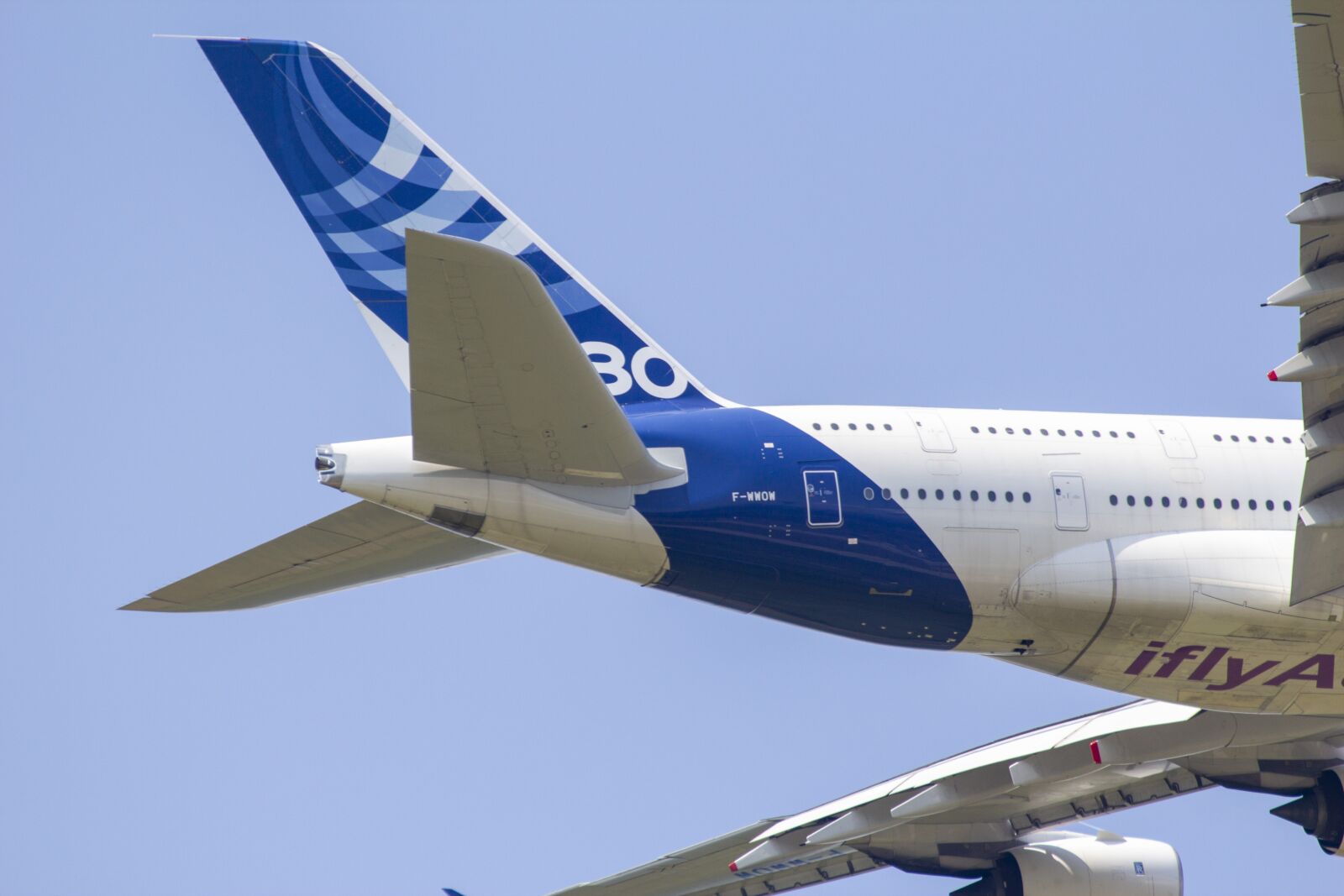 Canon EOS 600D (Rebel EOS T3i / EOS Kiss X5) sample photo. The airbus a380, airbus photography
