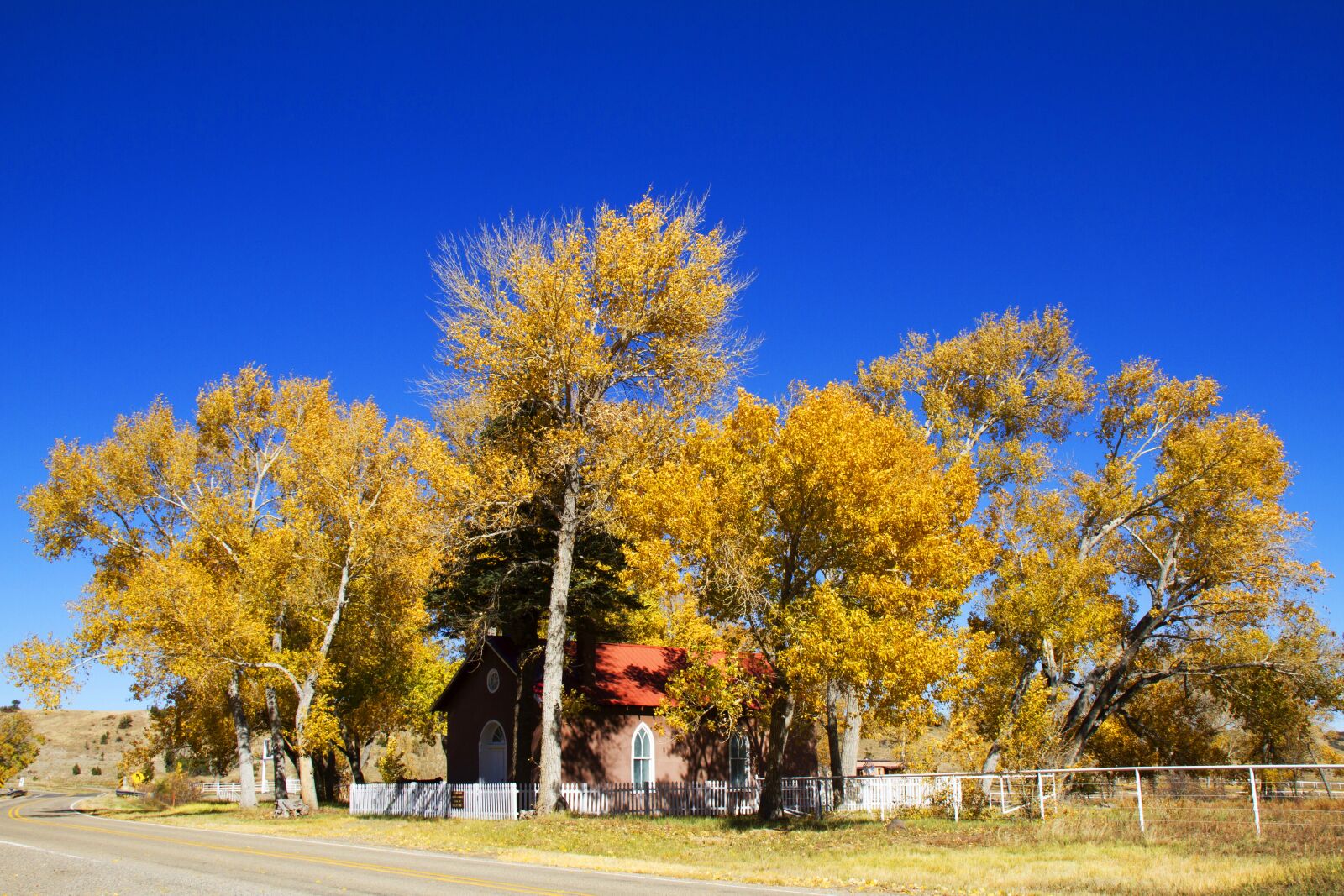 Canon EOS 7D + Canon EF-S 18-200mm F3.5-5.6 IS sample photo. Chapel, aspens, trees photography
