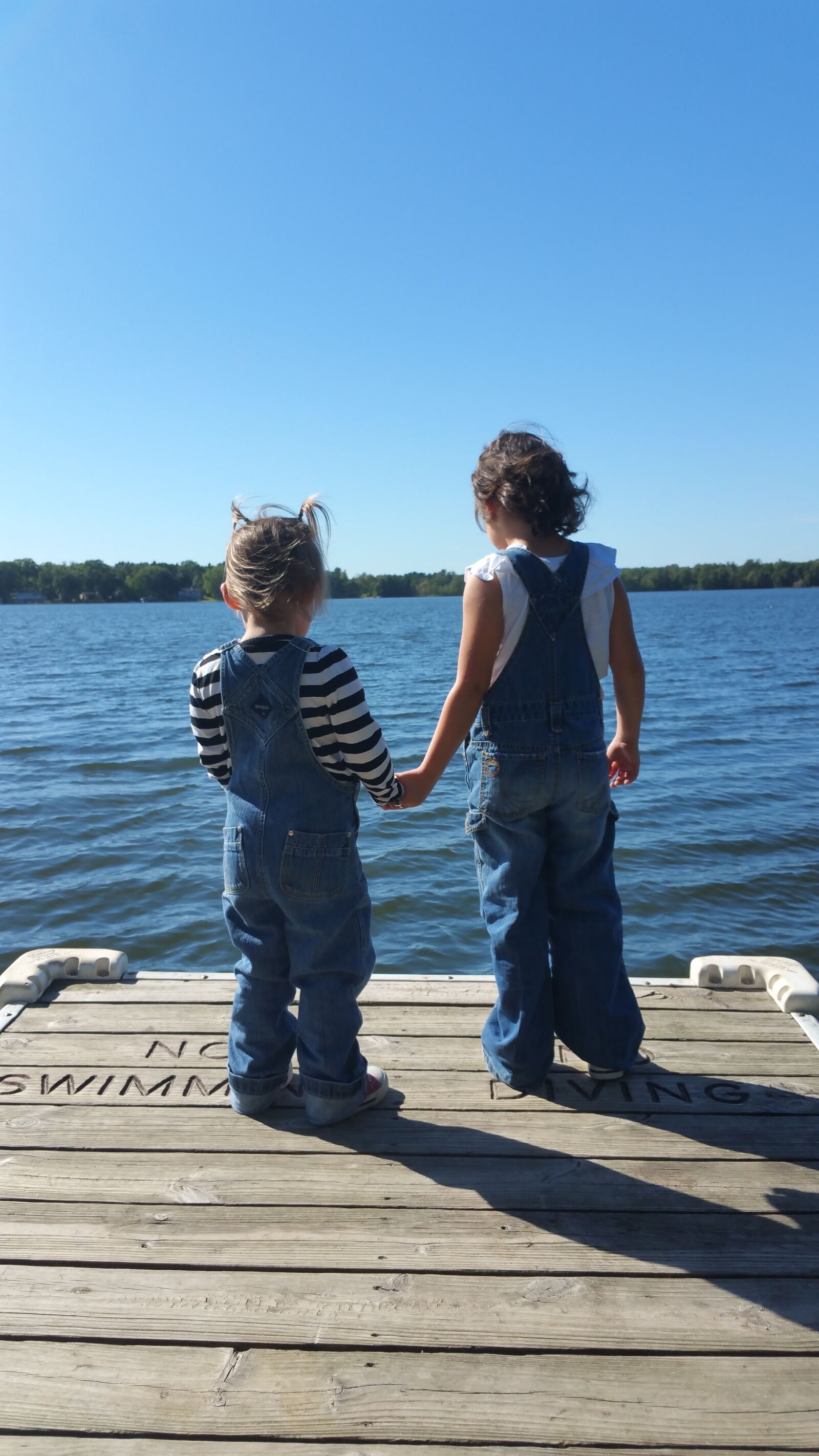 Samsung Galaxy Note4 sample photo. Girls, denim, lake photography
