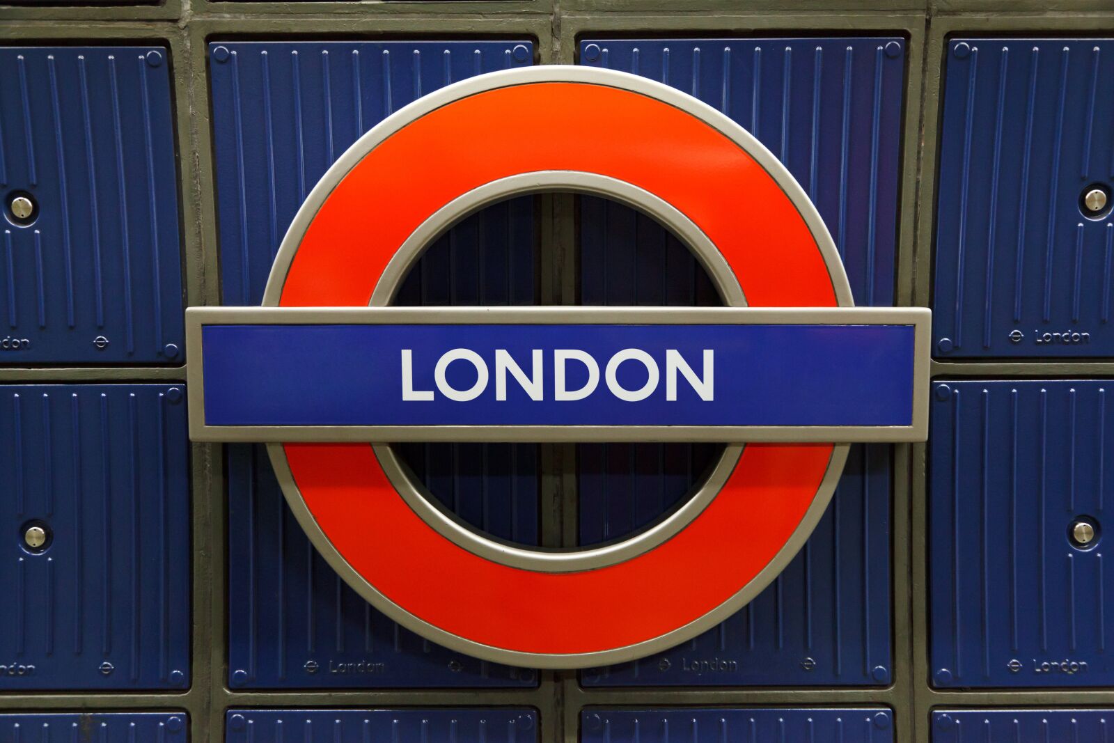 Canon EOS 5D Mark II sample photo. Architecture, london, metro, station photography