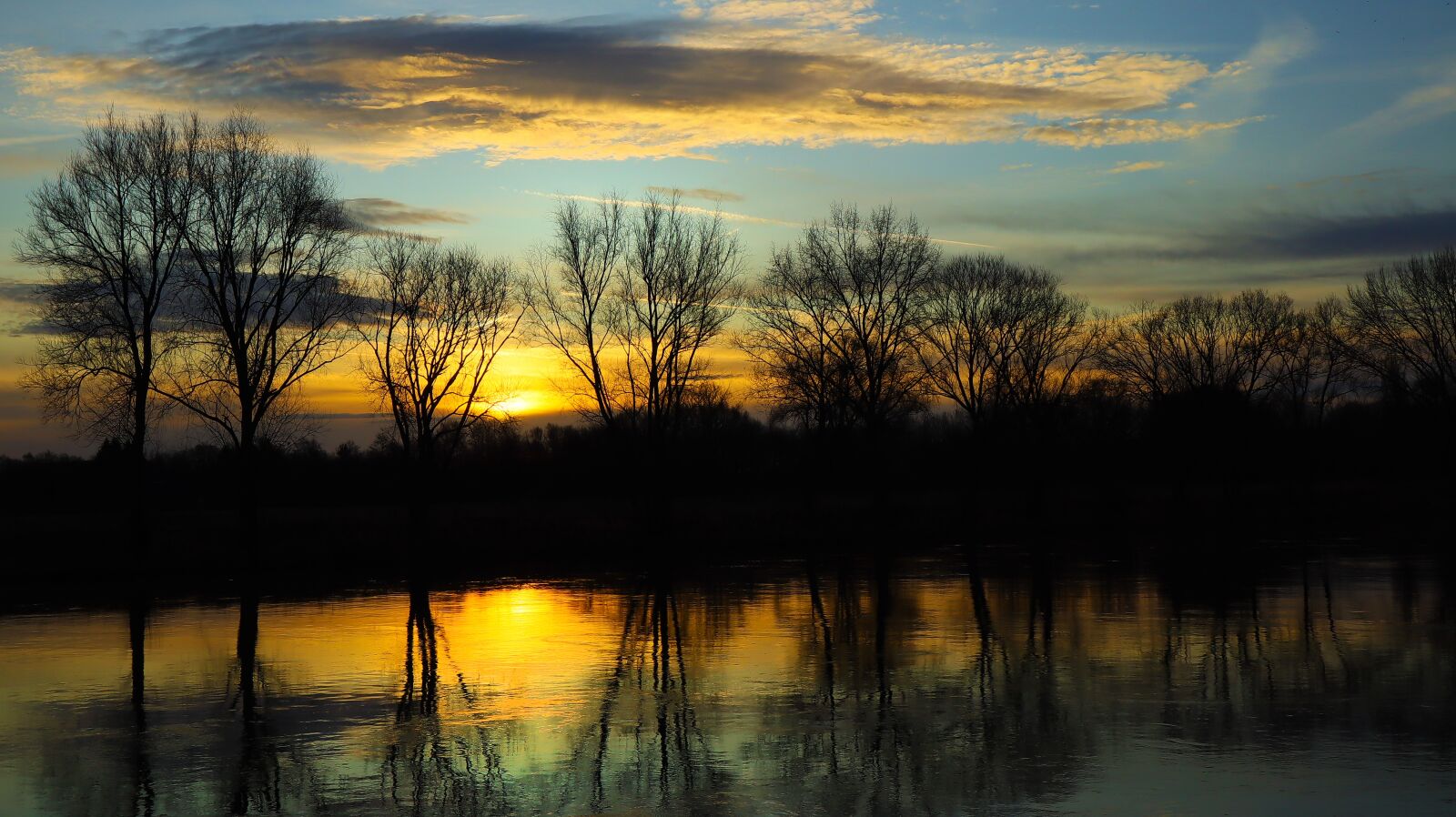 Canon EF-M 15-45mm F3.5-6.3 IS STM sample photo. Sunrise, water, nature photography