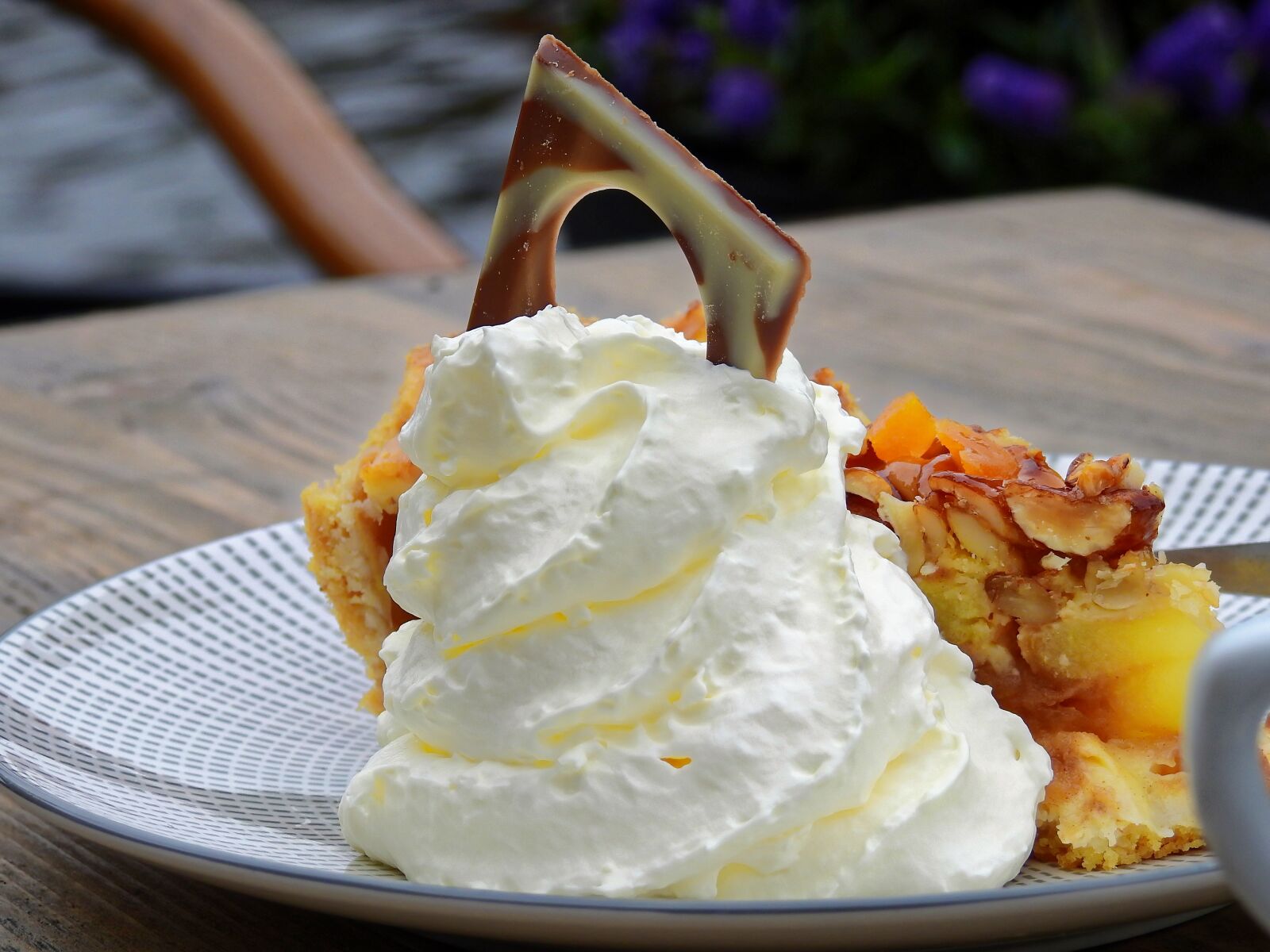 Nikon Coolpix P900 sample photo. Cake, sweet, cream photography
