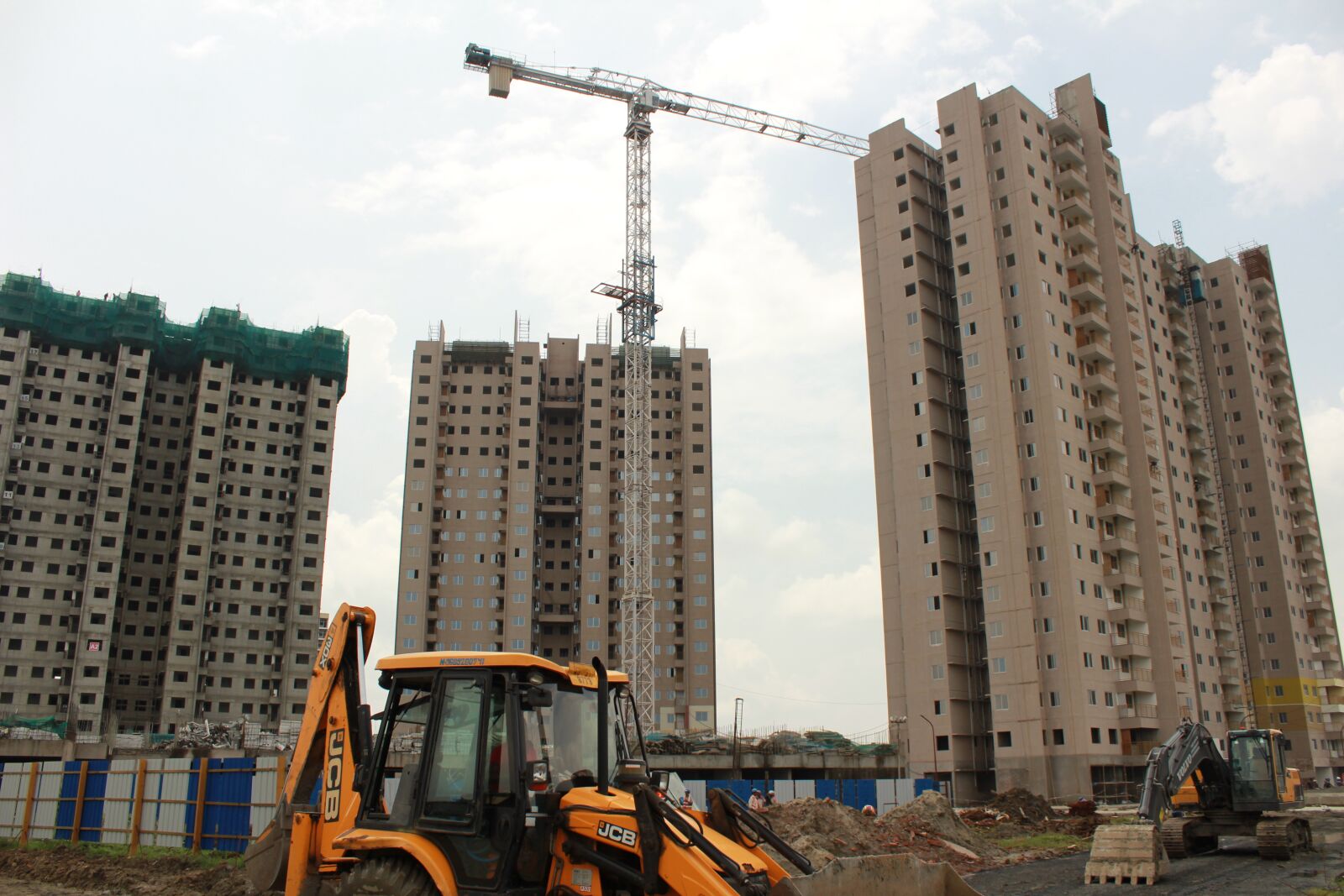 Canon EOS 1300D (EOS Rebel T6 / EOS Kiss X80) sample photo. Construction, crane, building photography