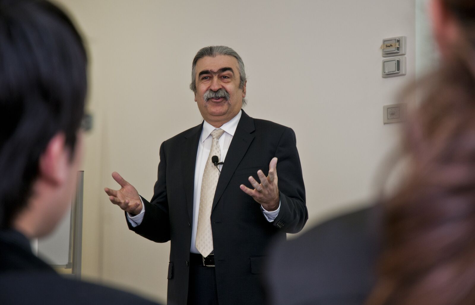 Nikon D300 sample photo. Speaker, lecturer, speech photography