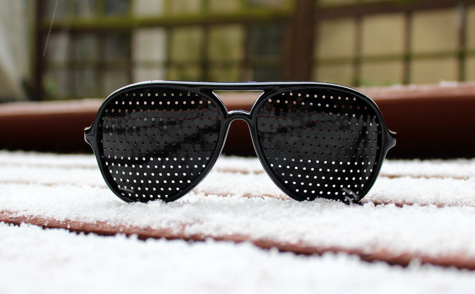 Canon EOS 1200D (EOS Rebel T5 / EOS Kiss X70 / EOS Hi) sample photo. Glasses, snow, winter photography