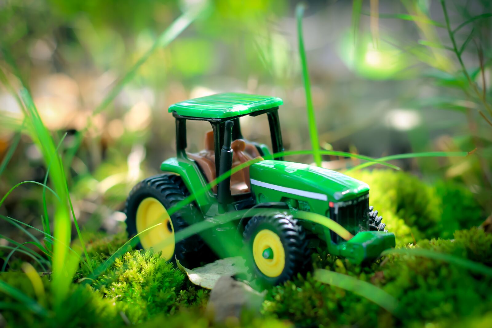 Canon EF 50mm F1.8 STM sample photo. Tractor, toys, miniature photography