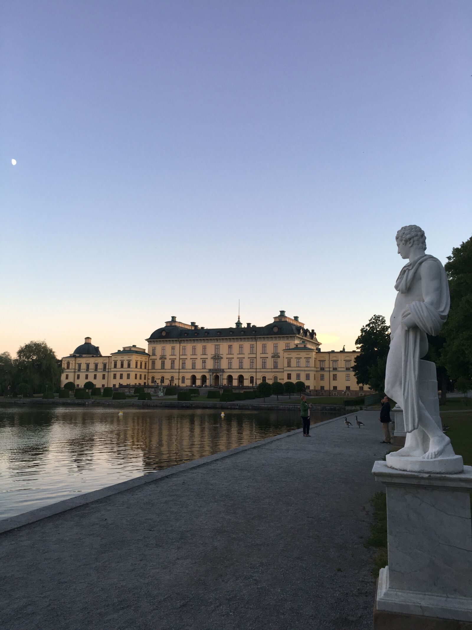 Apple iPhone 6s sample photo. Palace, statue, stockholm photography