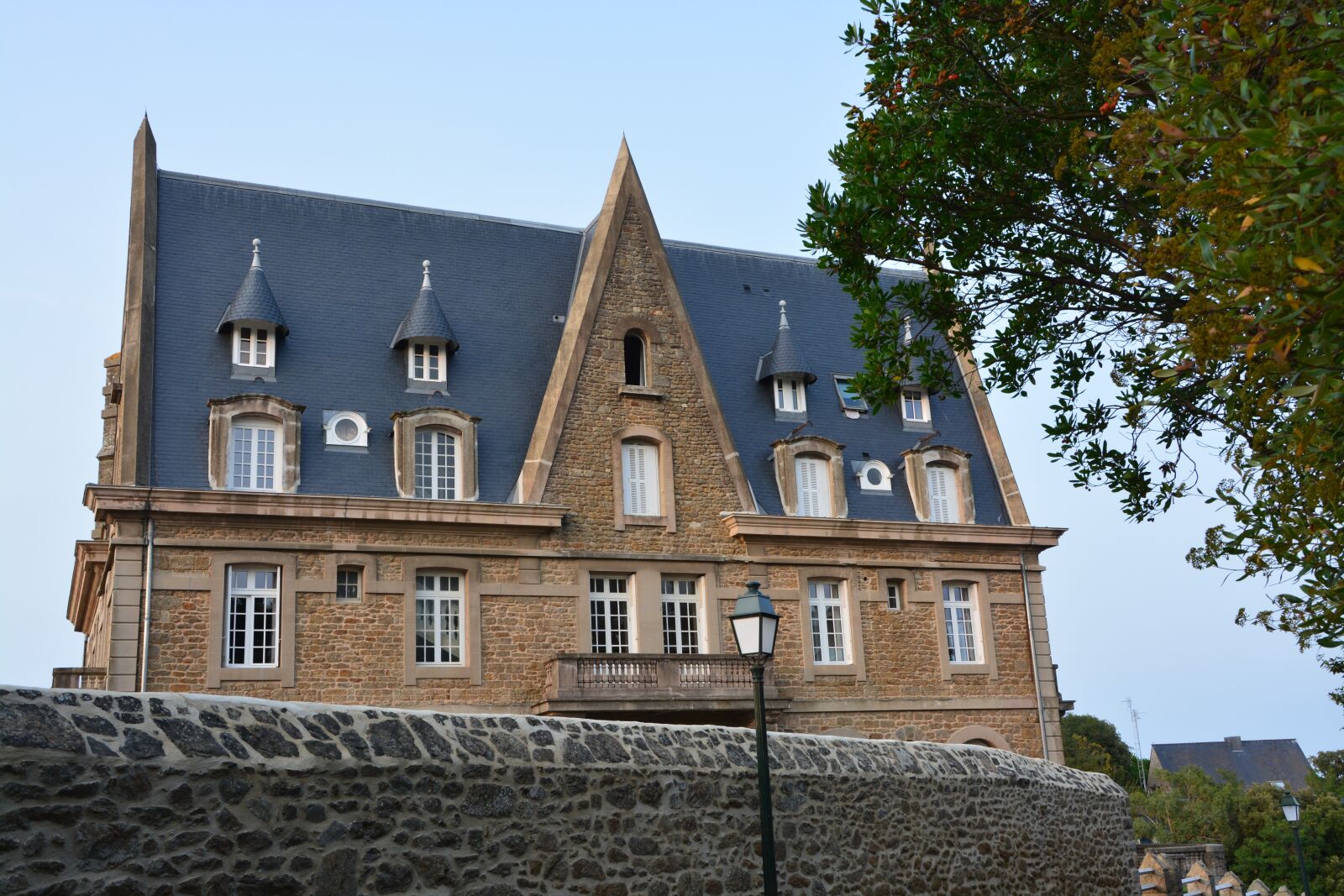 Nikon D5200 sample photo. Villa, mansion, dinard brittany photography