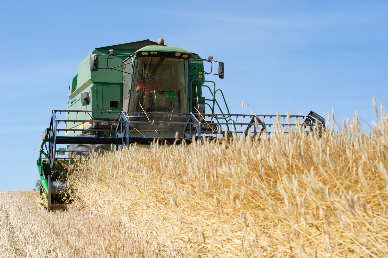 Nikon D3S sample photo. Harvester, harvest, agriculture photography