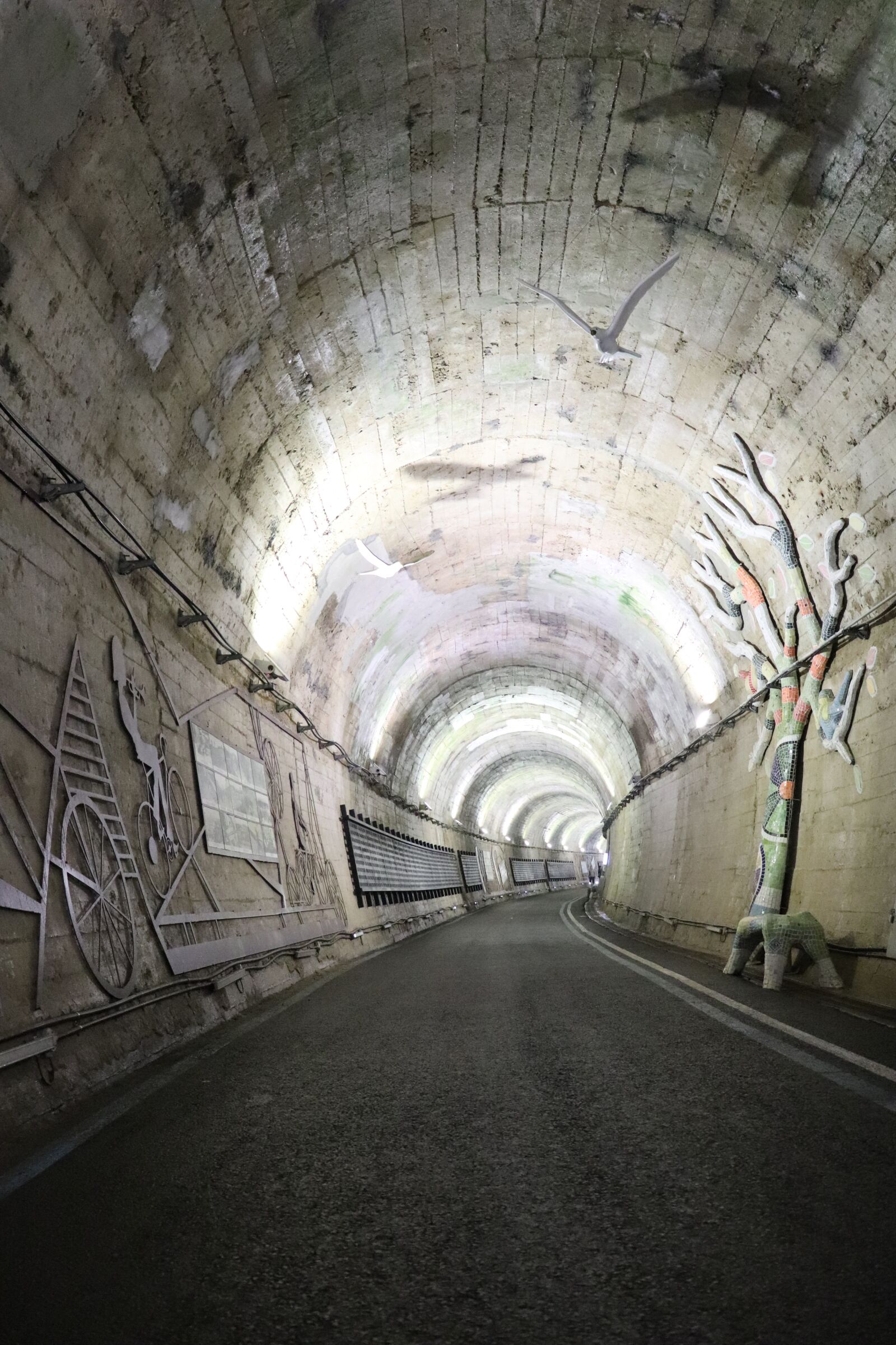 Canon EOS 800D (EOS Rebel T7i / EOS Kiss X9i) sample photo. Tunnel, light, in the photography