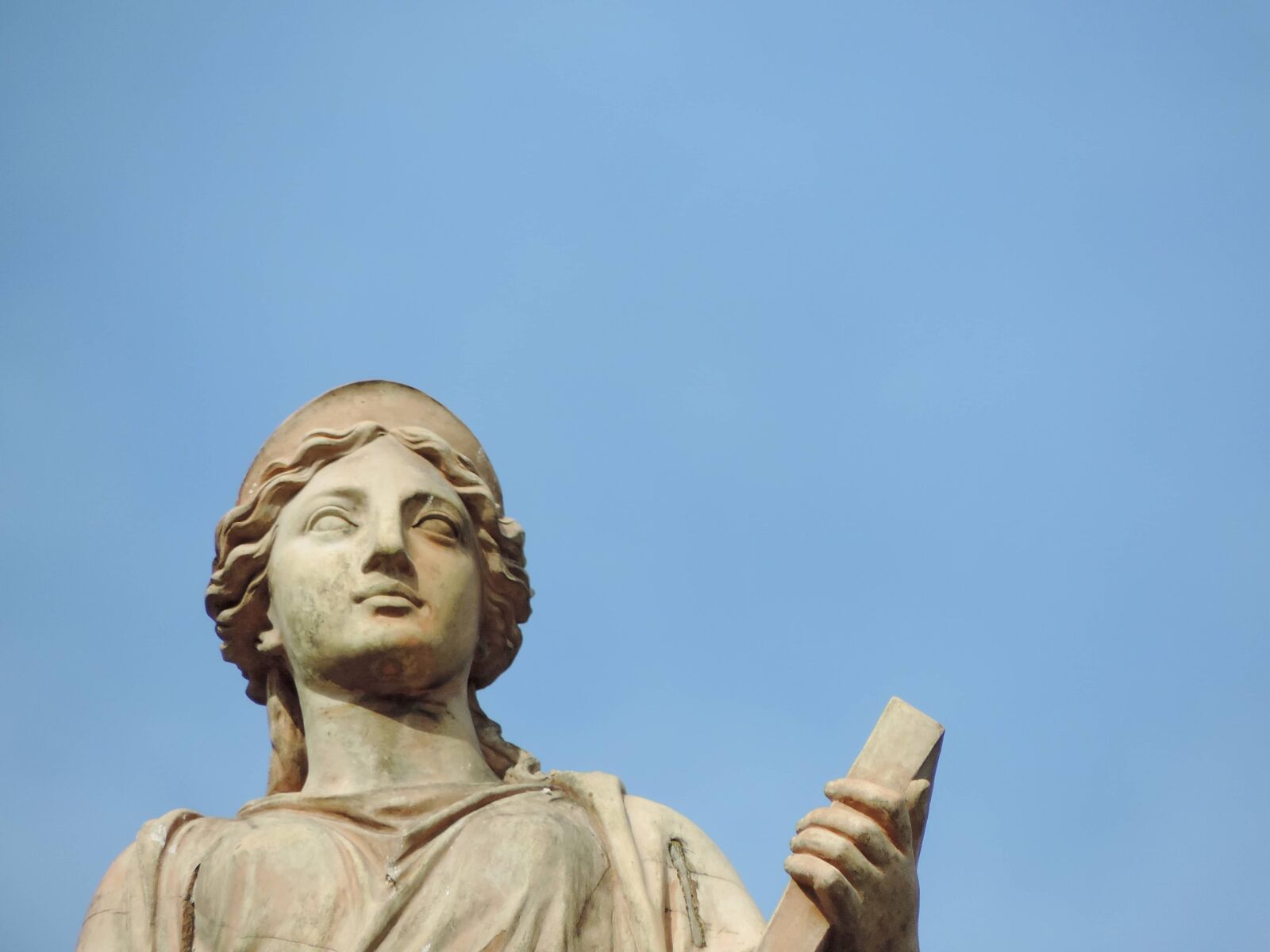 Nikon Coolpix P520 sample photo. Blue sky, bust, handmade photography