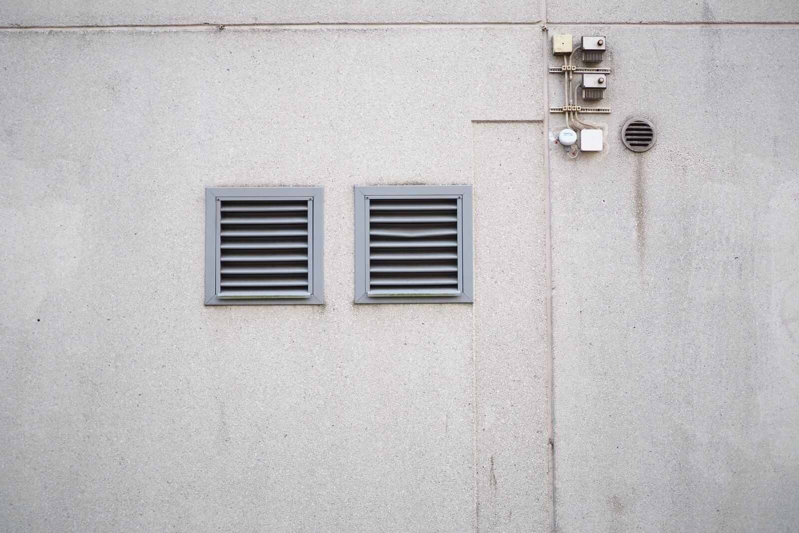 Olympus PEN E-PL10 sample photo. Wall of ventilation photography