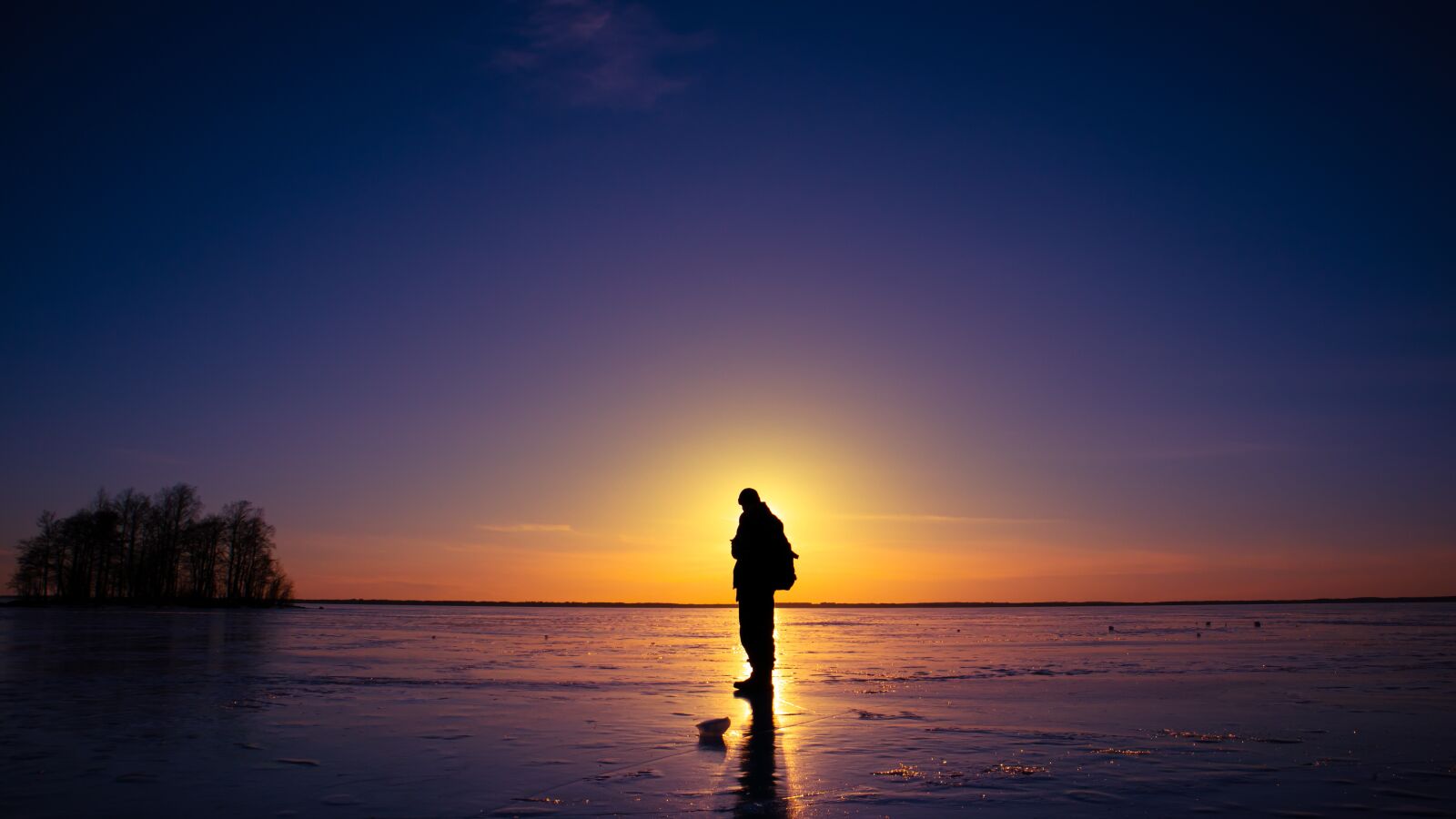 Canon EOS M50 (EOS Kiss M) sample photo. Person, lake, alone photography
