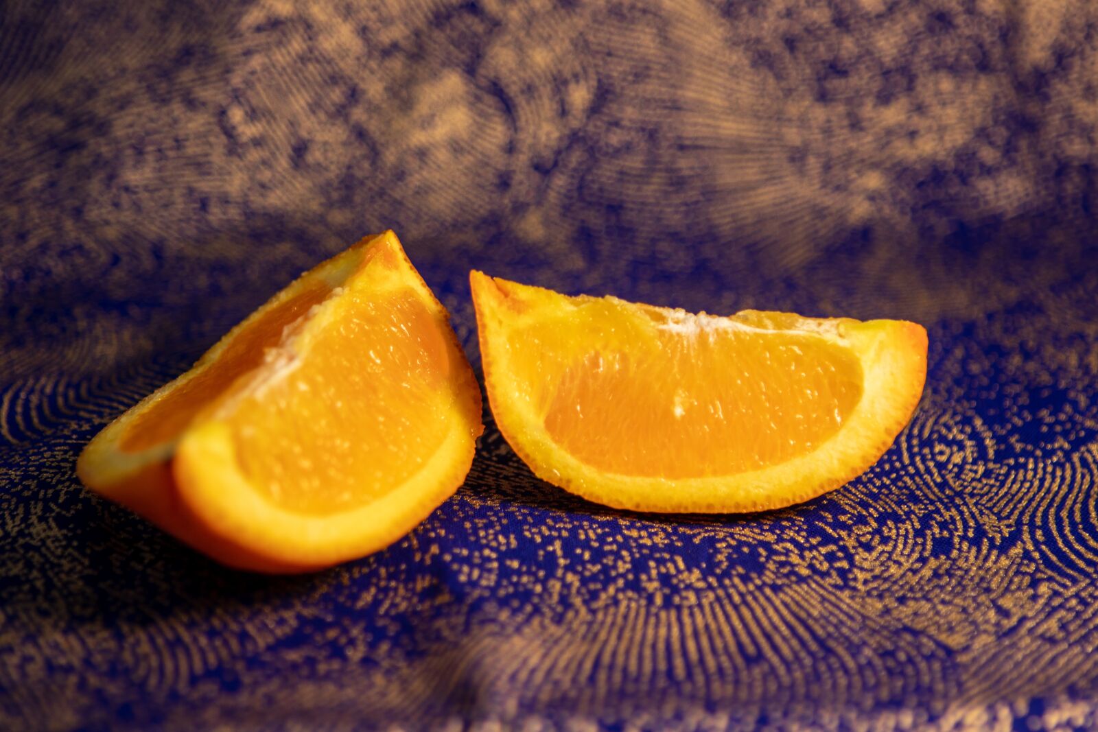 Canon EOS 200D (EOS Rebel SL2 / EOS Kiss X9) + Canon EF 24-70mm F2.8L USM sample photo. Orange, fruit, food photography