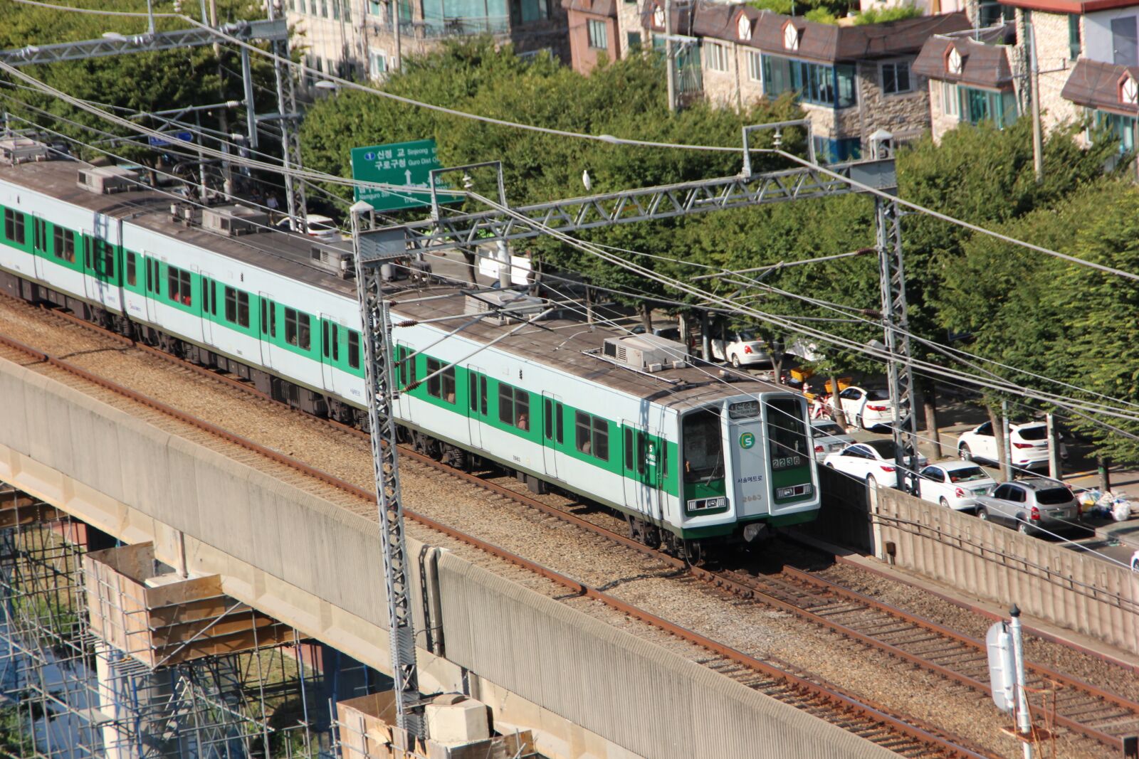 Canon EOS 600D (Rebel EOS T3i / EOS Kiss X5) sample photo. Train, subway, republic of photography