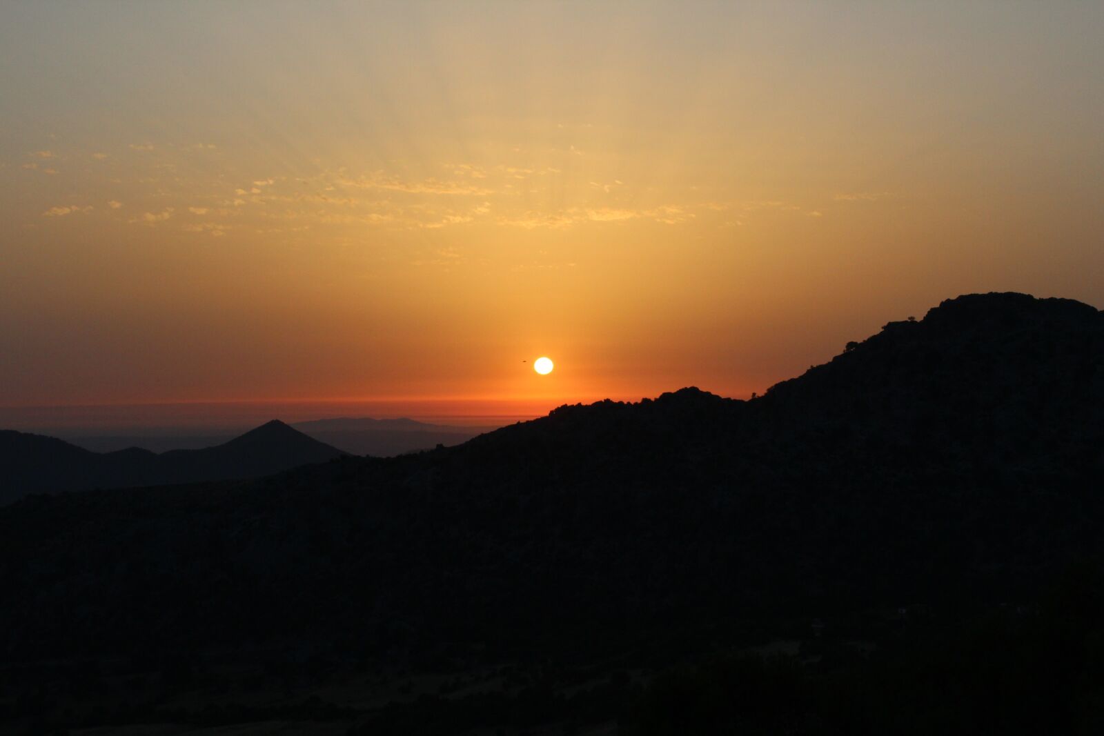 Canon EOS 1200D (EOS Rebel T5 / EOS Kiss X70 / EOS Hi) sample photo. Sunset, sun, landscape photography