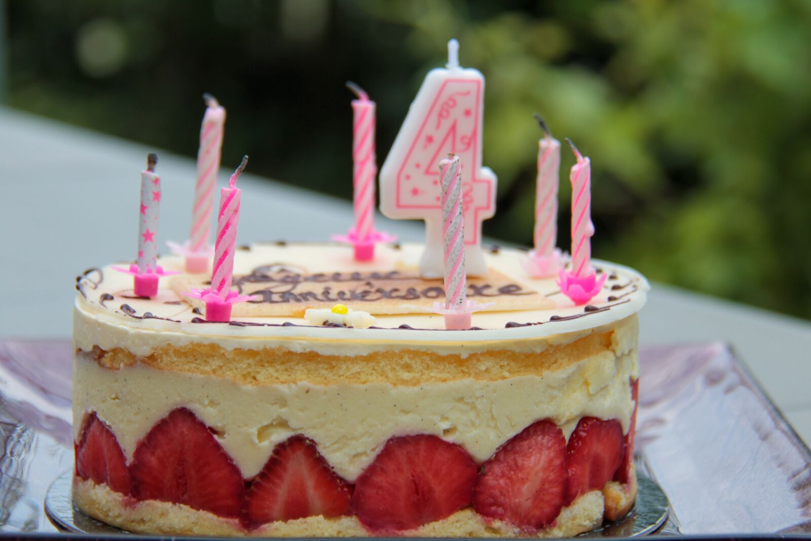 Canon EOS 7D + Canon EF-S 18-200mm F3.5-5.6 IS sample photo. Cake, birthday, strawberry photography