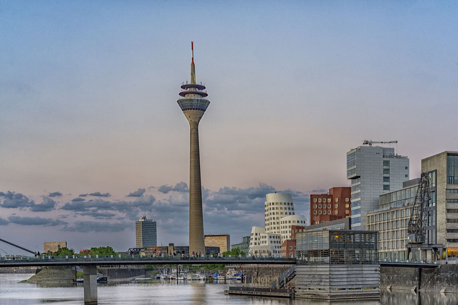 Sony a7 II + Sony Sonnar T* FE 55mm F1.8 ZA sample photo. D sseldorf, media harbour photography