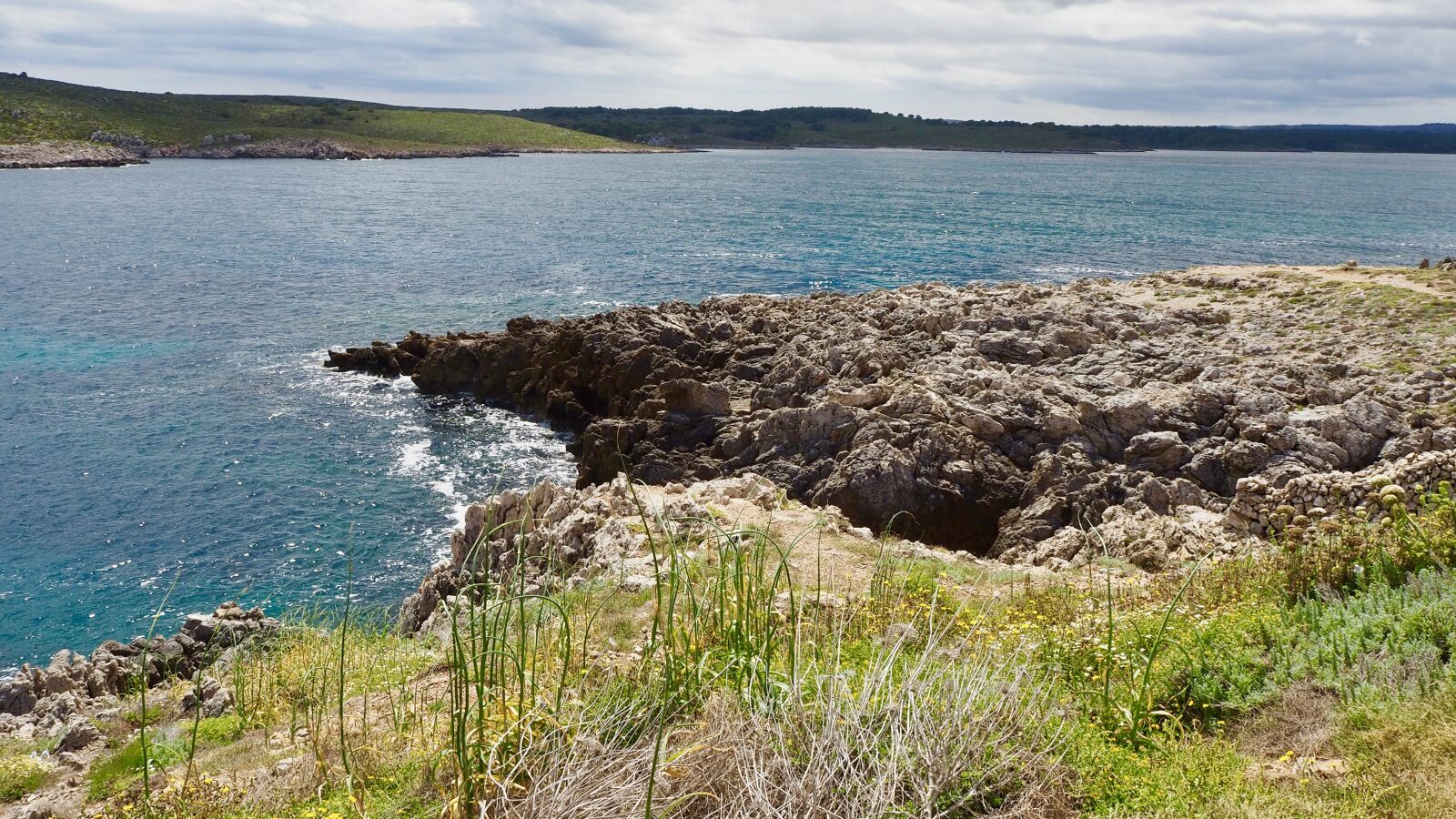 Olympus OM-D E-M10 III sample photo. Cliff, sea, island photography
