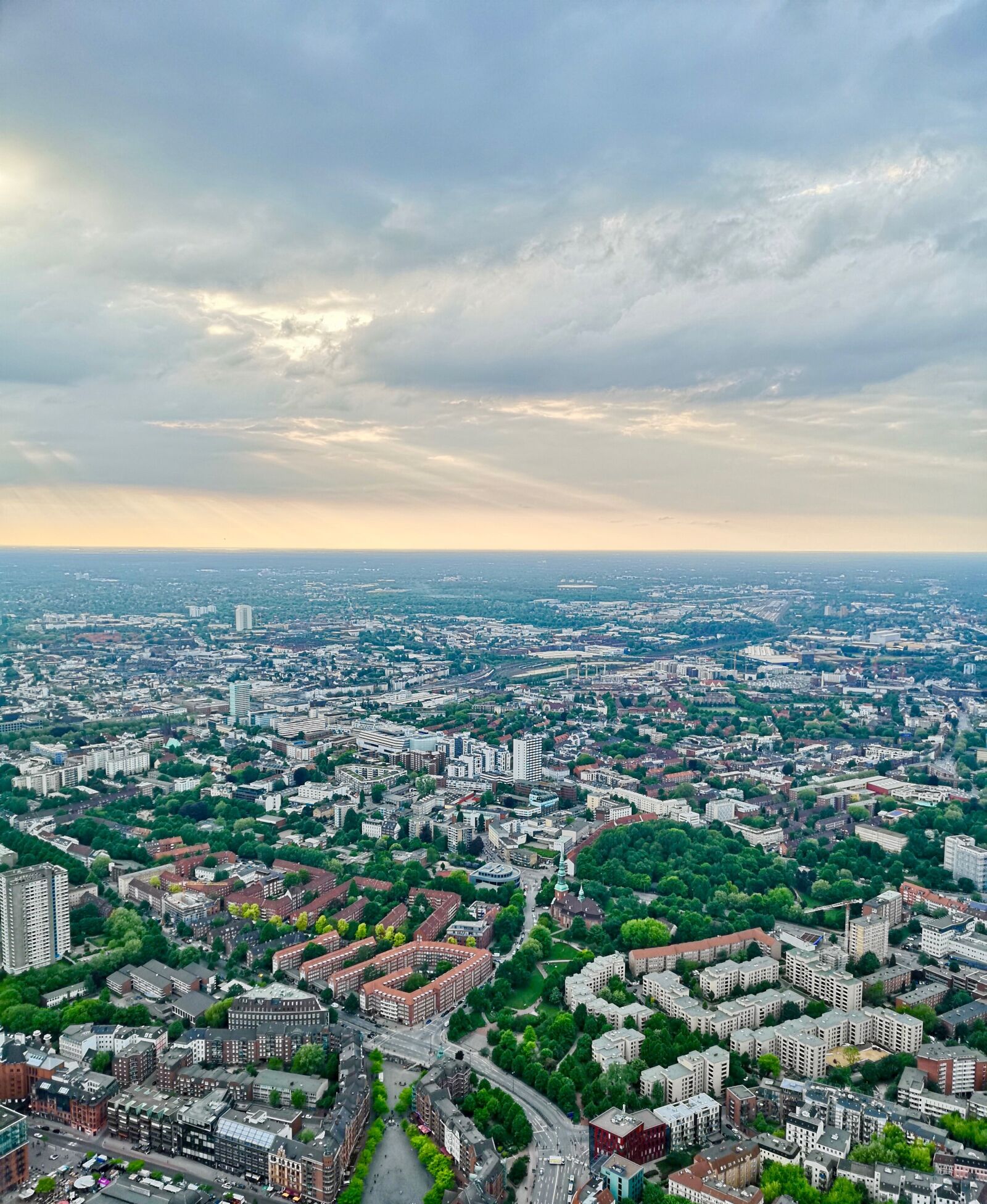 HUAWEI CLT-L29 sample photo. Hamburg, sky, city photography
