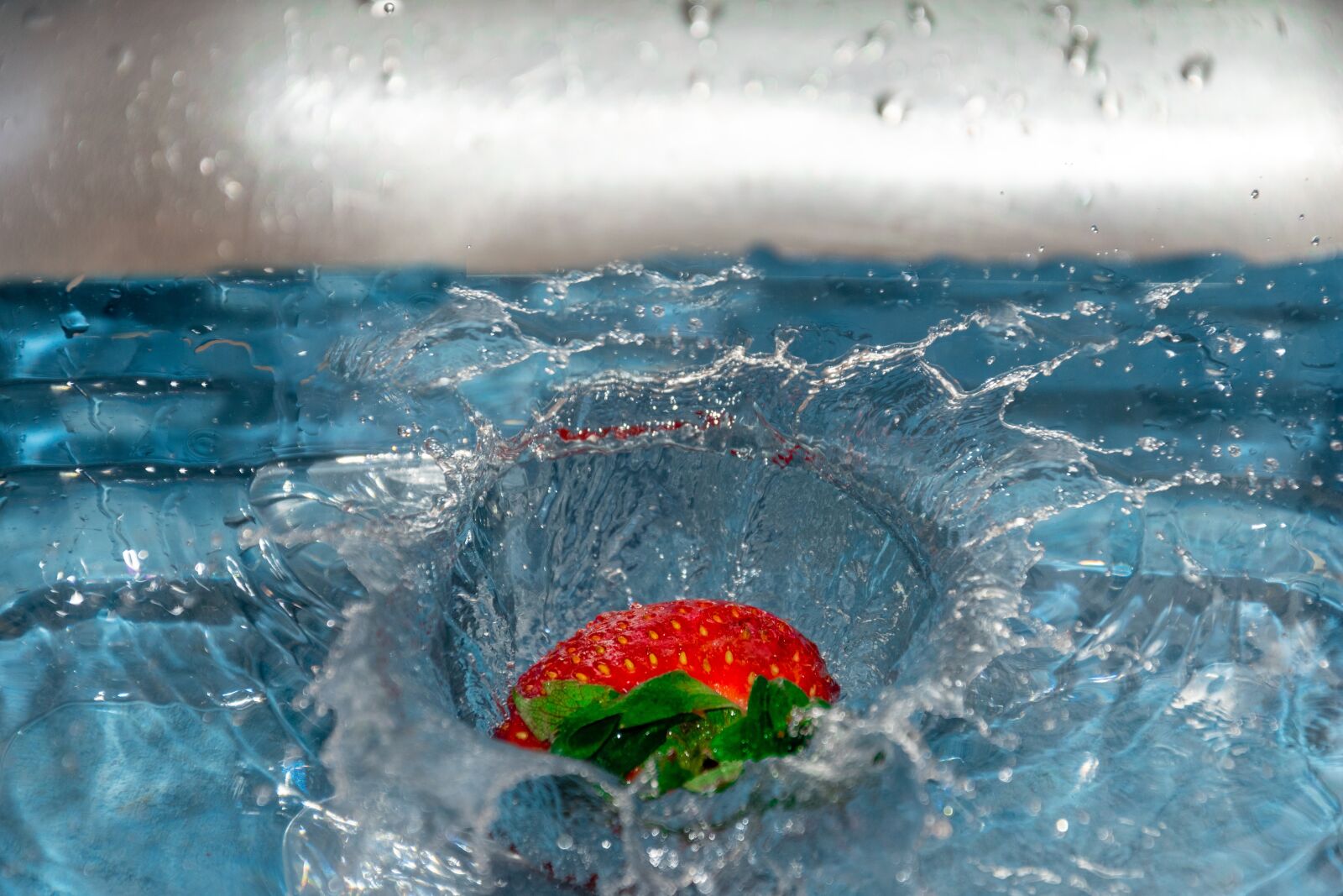 Nikon D3300 sample photo. Strawberry, water, fruit photography