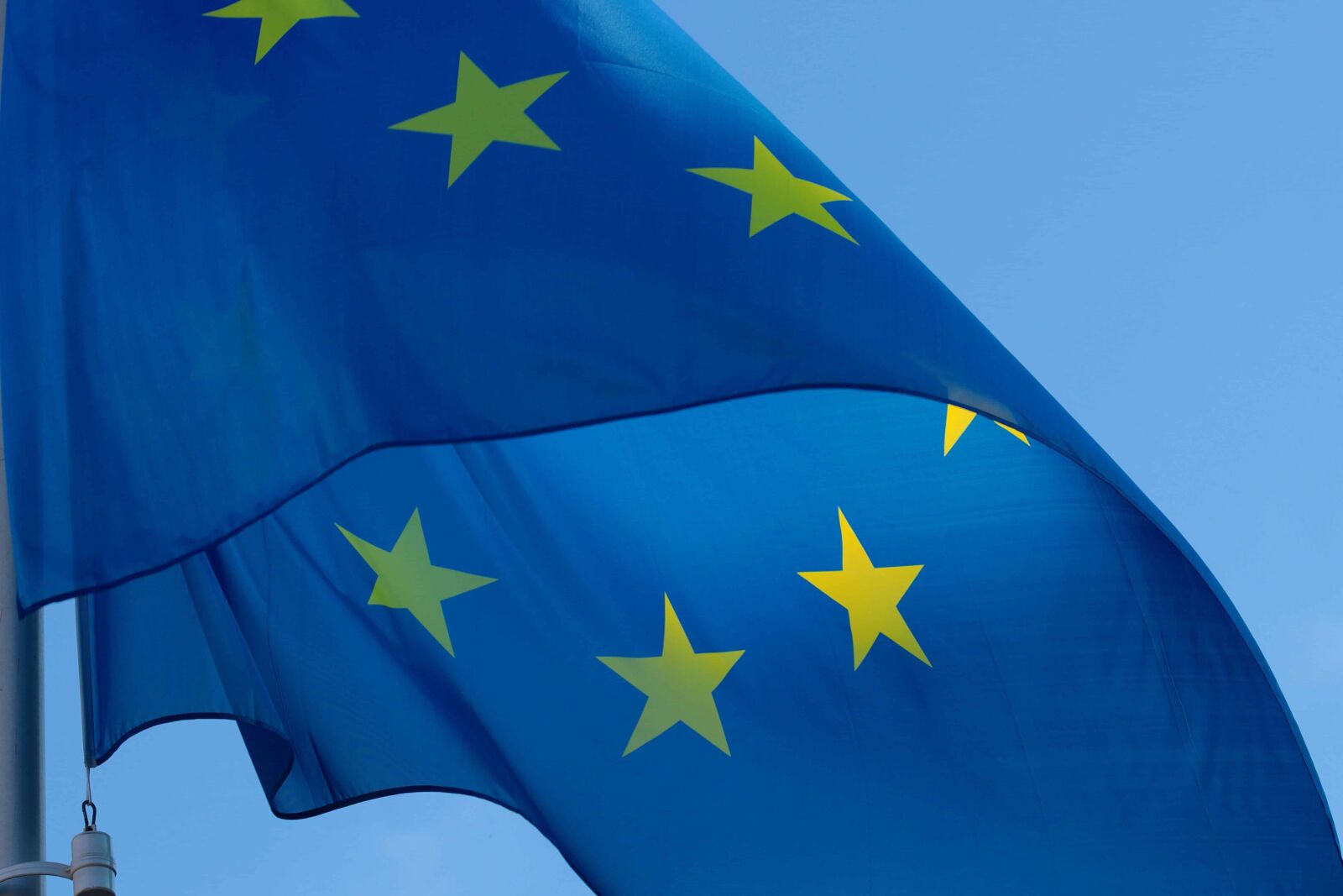 Canon EOS 80D sample photo. Europe union, flag, wind photography