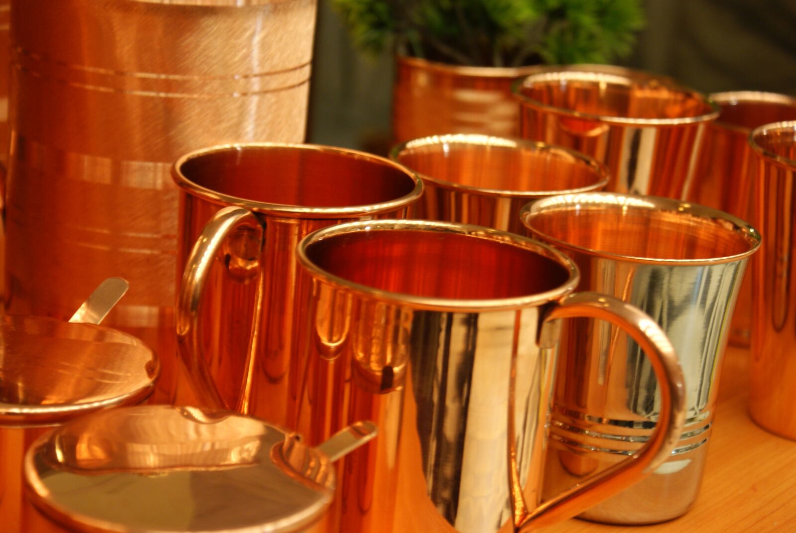 Sony Alpha DSLR-A200 sample photo. Kitchen utensils, cups, copper photography