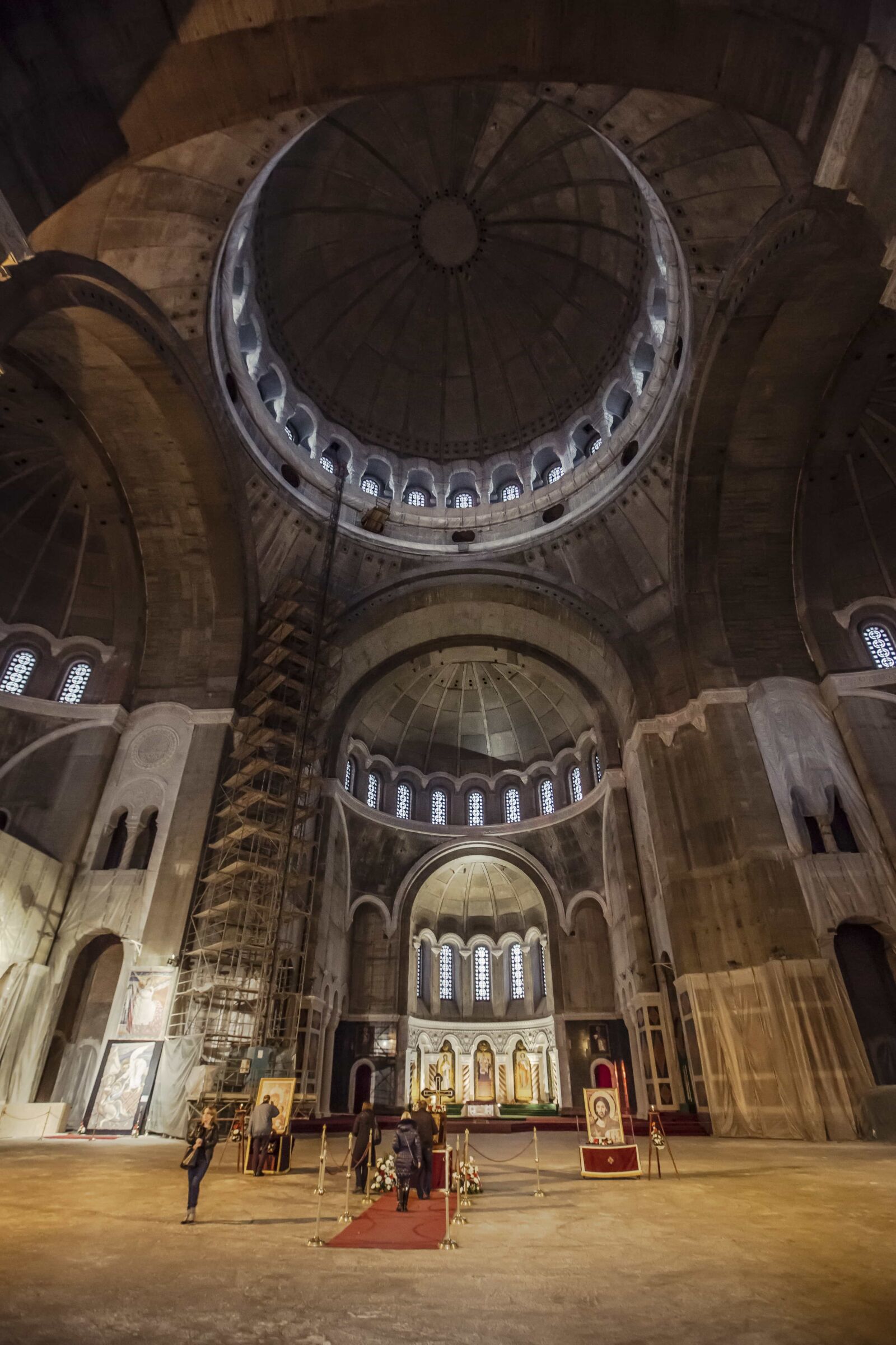 Canon EF 16-35mm F2.8L II USM sample photo. Arch, ceiling, church, construction photography