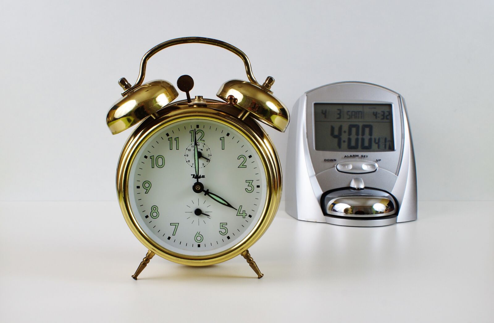 Sony DT 18-70mm F3.5-5.6 sample photo. Alarm clock, time, time photography