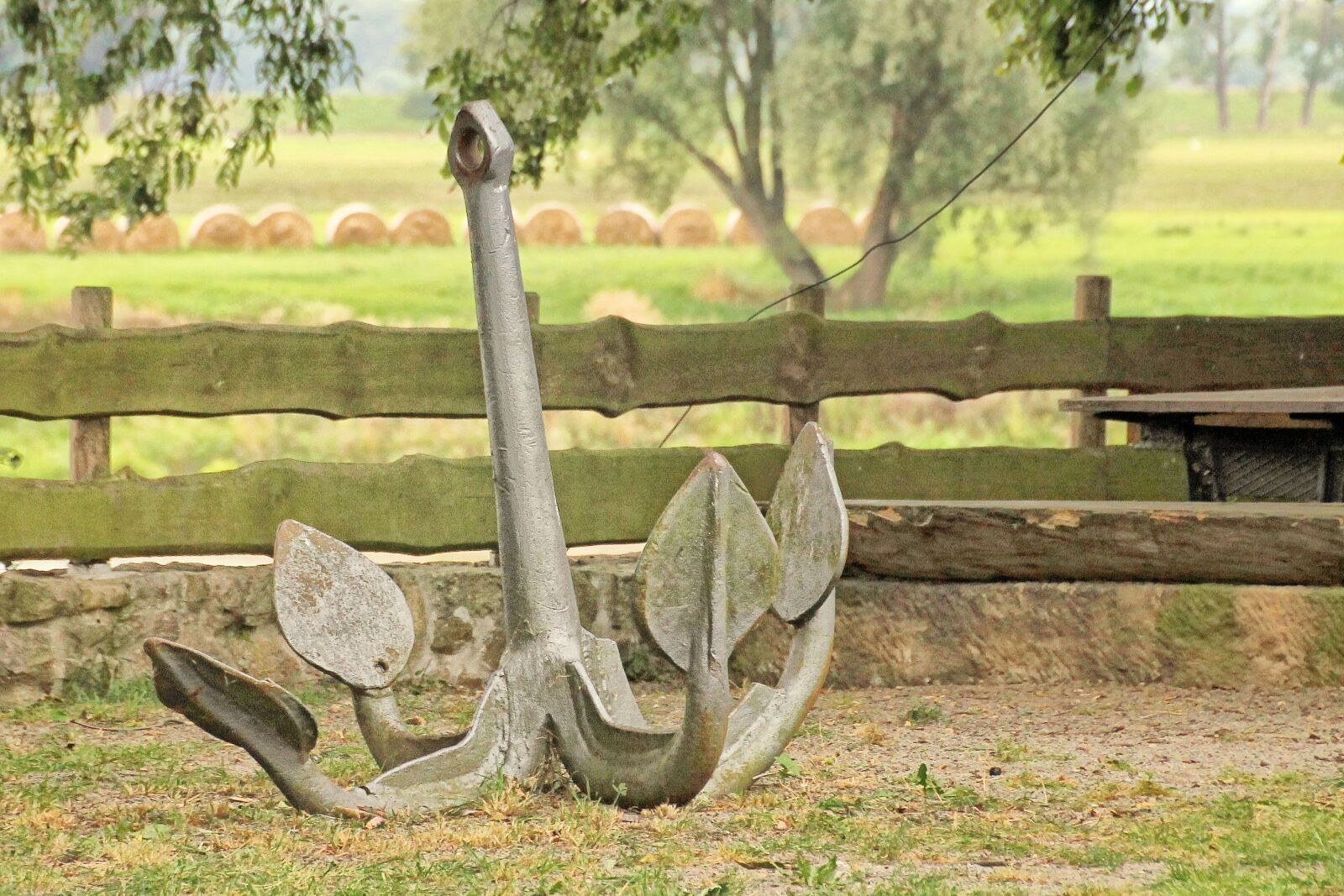 Canon EOS 1100D (EOS Rebel T3 / EOS Kiss X50) sample photo. Landscape, anchor, plank fence photography