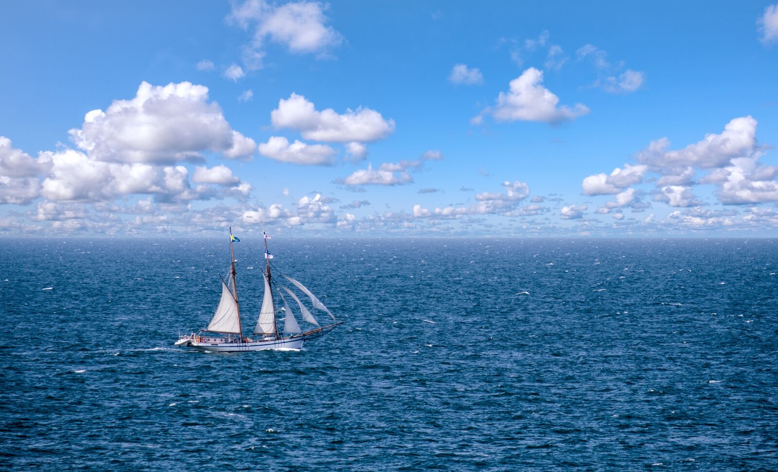 Fujifilm X-T2 + Fujifilm XF 55-200mm F3.5-4.8 R LM OIS sample photo. Boat, sailing boat, ship photography