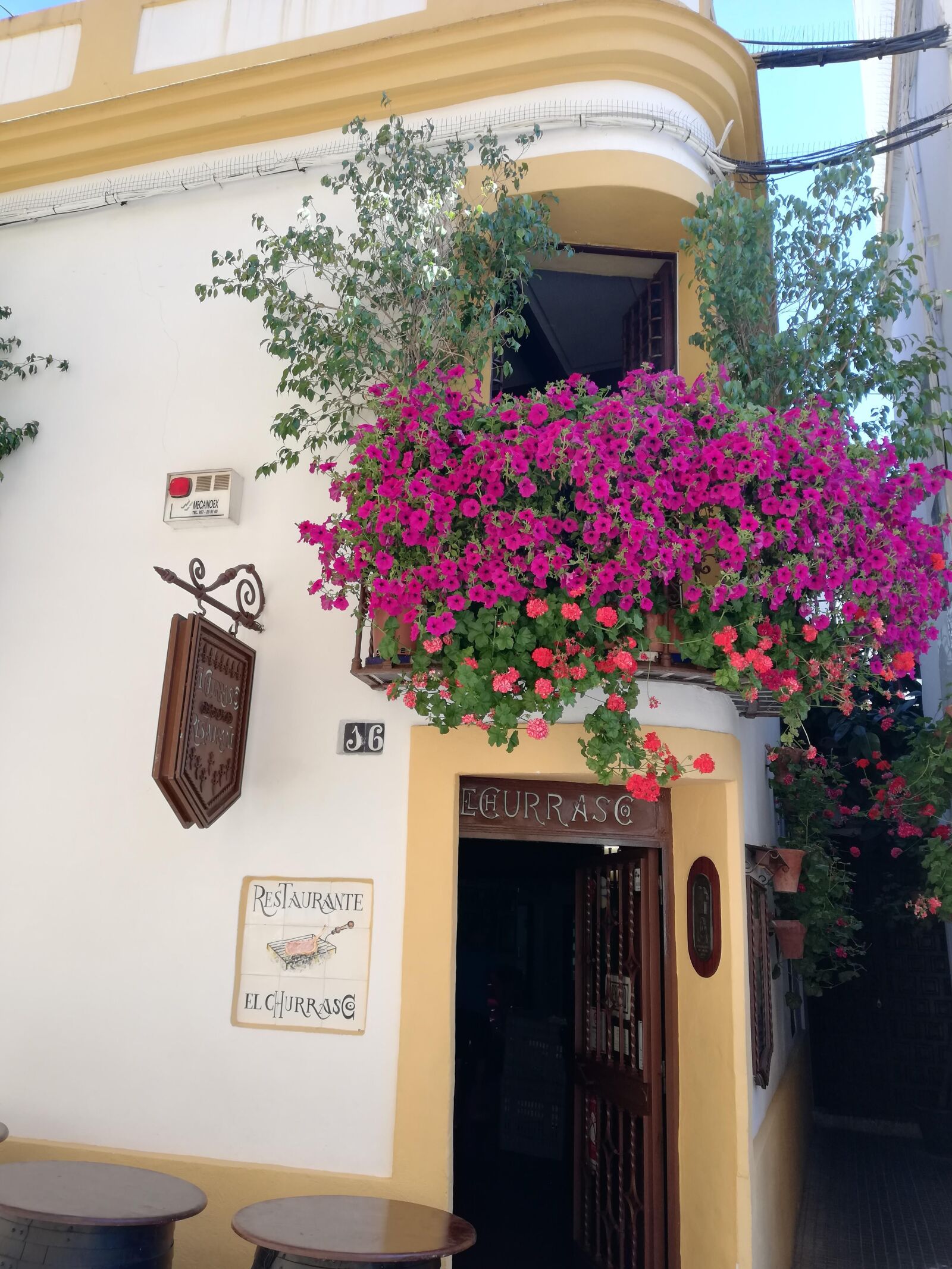HUAWEI Mate 10 Lite sample photo. Flowers, restaurant, andalusia photography