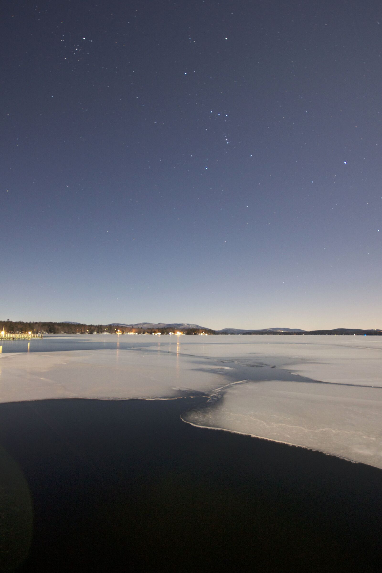 Canon EOS 550D (EOS Rebel T2i / EOS Kiss X4) sample photo. Lake, frost, icy water photography