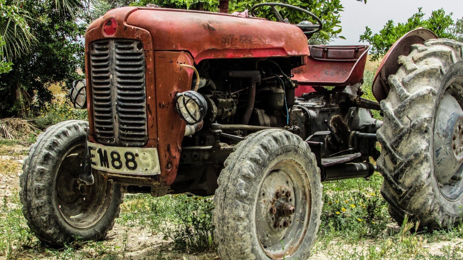 Canon PowerShot SX400 IS sample photo. Tractor, old, antique photography