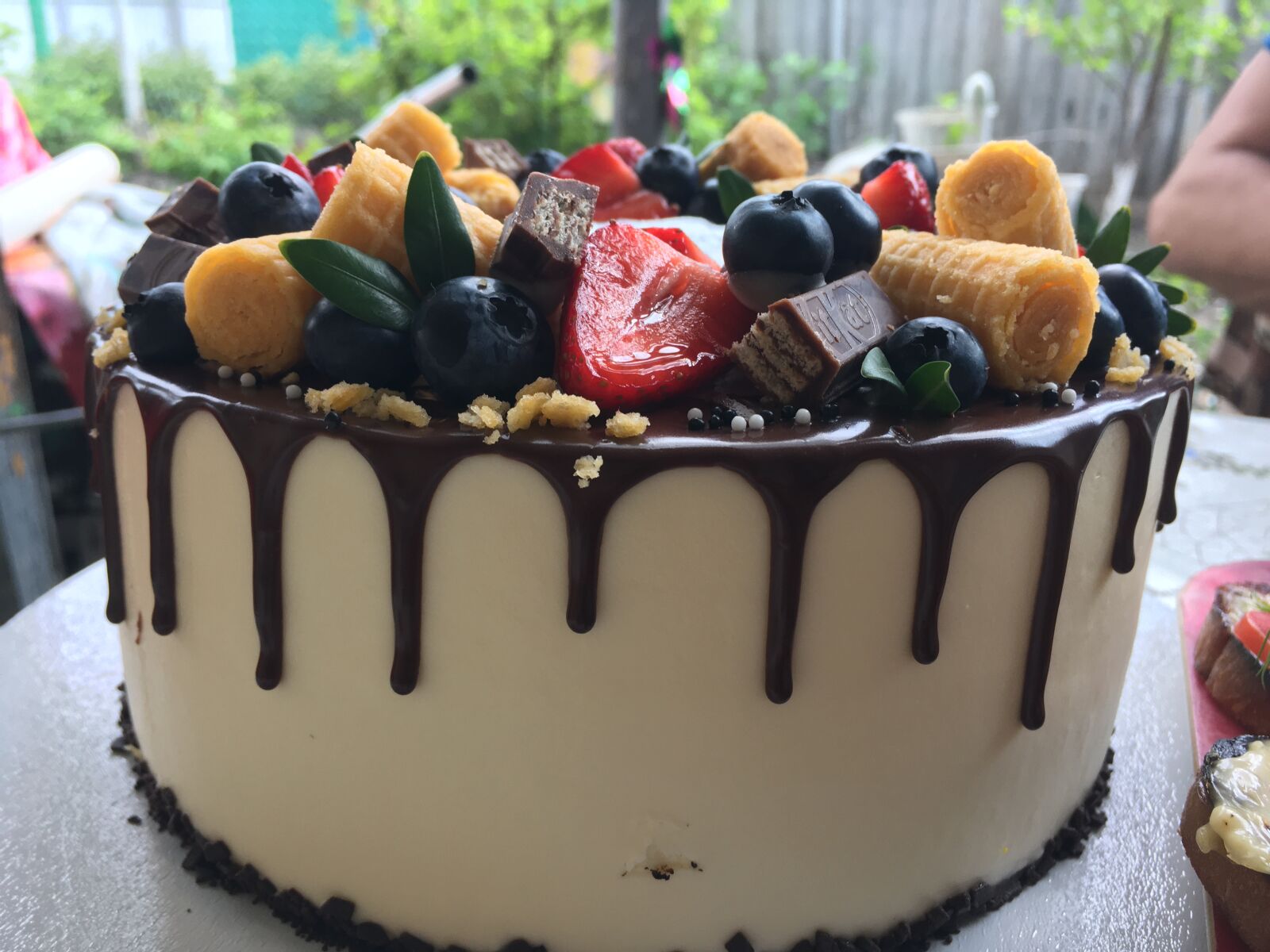 iPhone SE back camera 4.15mm f/2.2 sample photo. Cake, beautiful, peachy photography