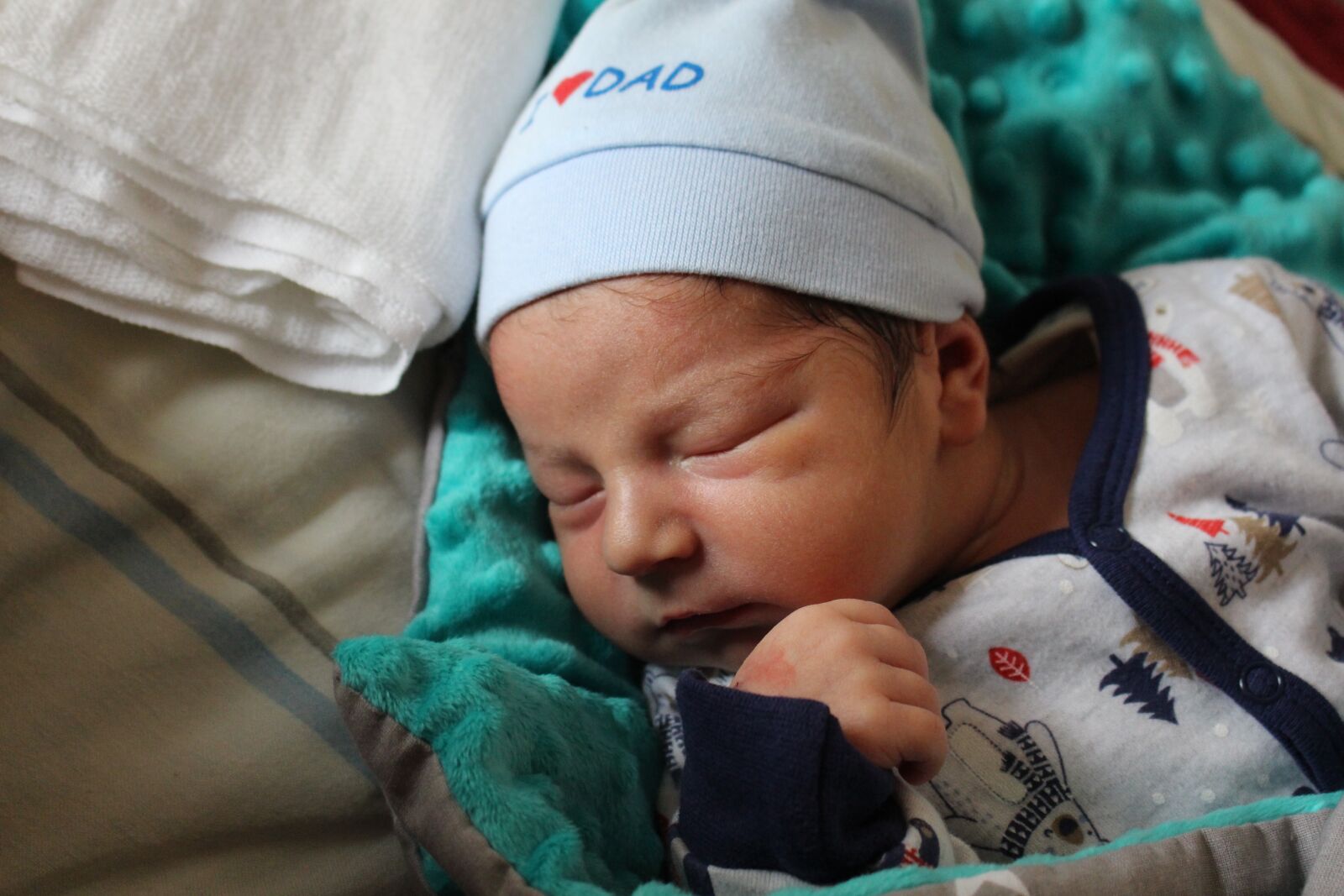 Canon EOS 700D (EOS Rebel T5i / EOS Kiss X7i) sample photo. Newborn, sleeping, toddler photography