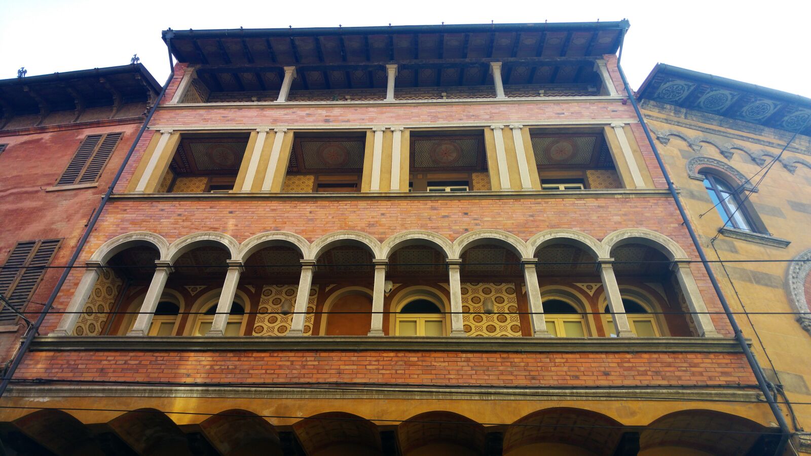 LG G4 sample photo. Palazzo, city, architecture photography