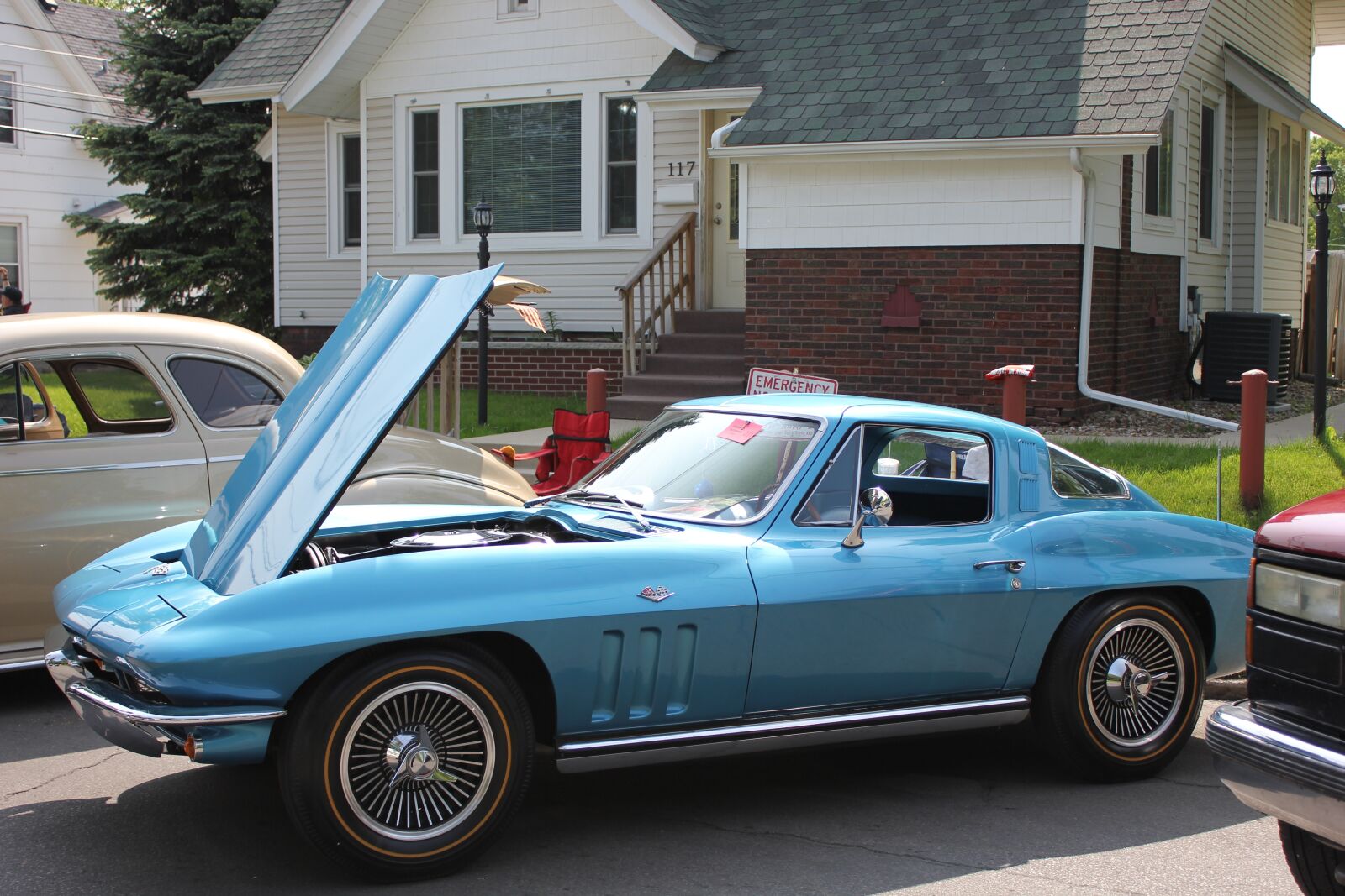 Canon EOS 550D (EOS Rebel T2i / EOS Kiss X4) sample photo. Car show, car, blue photography