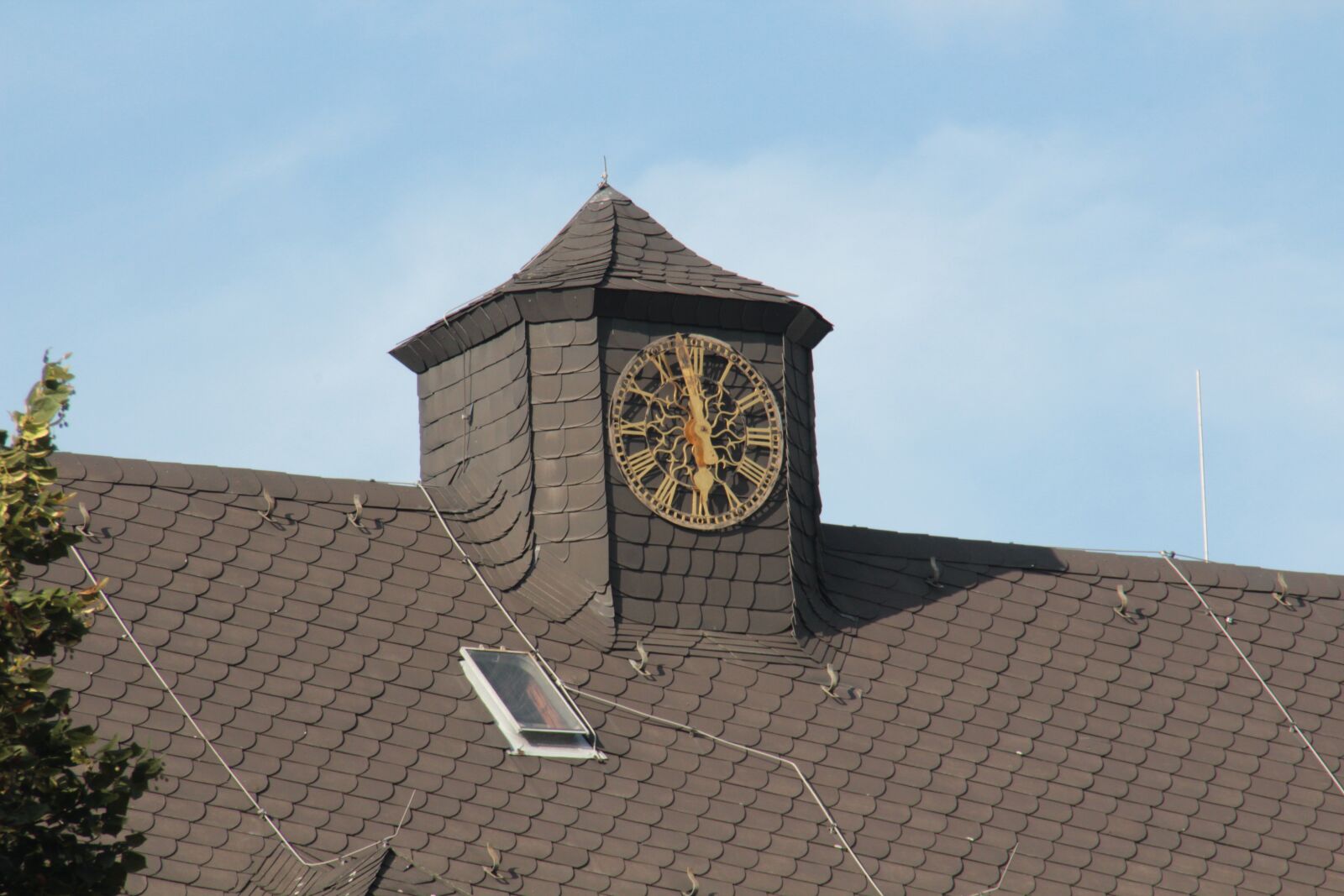 Canon EOS 1200D (EOS Rebel T5 / EOS Kiss X70 / EOS Hi) sample photo. Hospital, clock, old photography