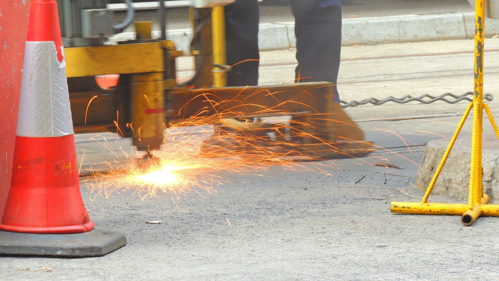 Nikon Coolpix P510 sample photo. Hong kong, road, maintenance photography