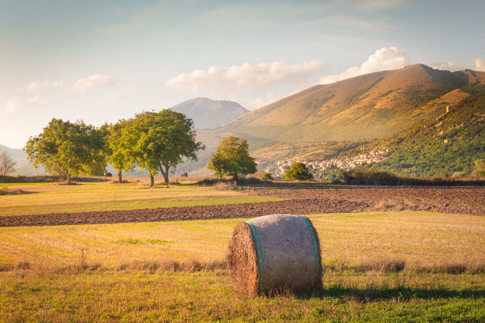 Canon EF-S 55-250mm F4-5.6 IS STM sample photo. Landscape, hay, agriculture photography