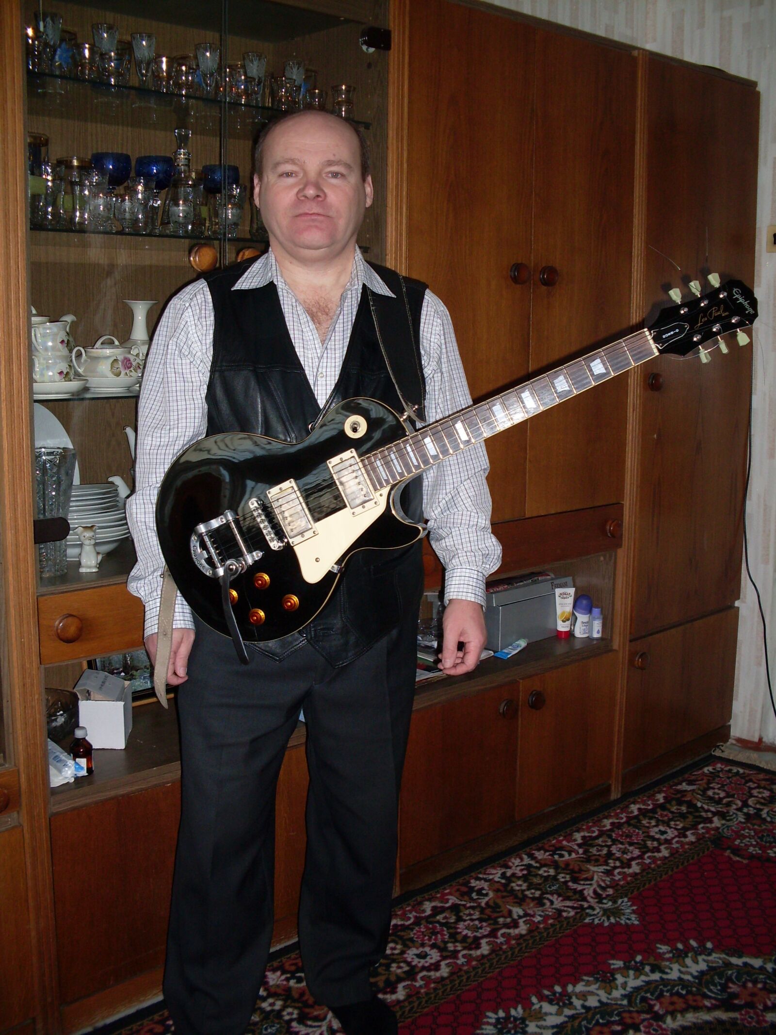 Samsung KENOX S760  / Samsung S760 sample photo. Electric guitar, epiphone, tool photography