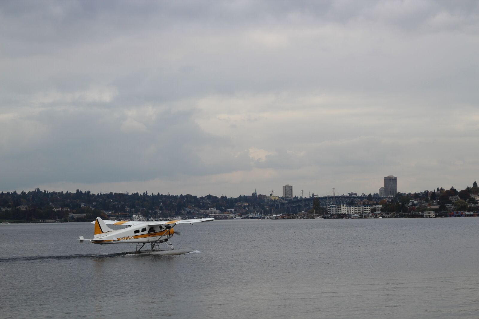 Canon EOS 600D (Rebel EOS T3i / EOS Kiss X5) + Canon EF 50mm F1.8 II sample photo. Old boat, lake, seattle photography